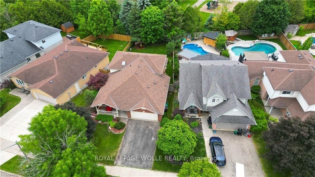 Photo 4 of 599 Coldstream Drive, Waterloo, Conservation Meadows — HOMEH