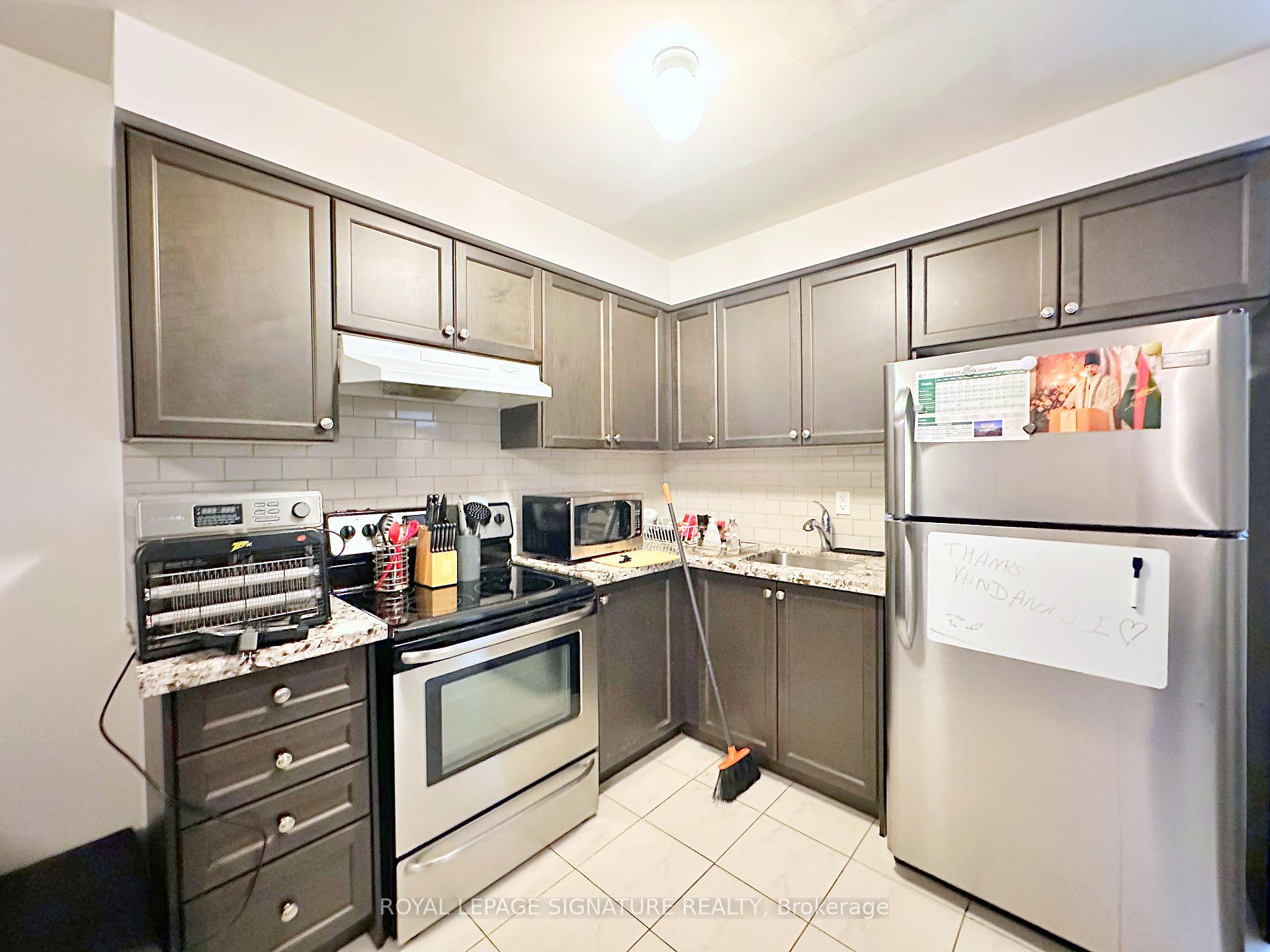 Photo 4 of Unit Main, 62 Beaver Avenue, Toronto, Dovercourt-Wallace Emerson-Junction — HOMEH
