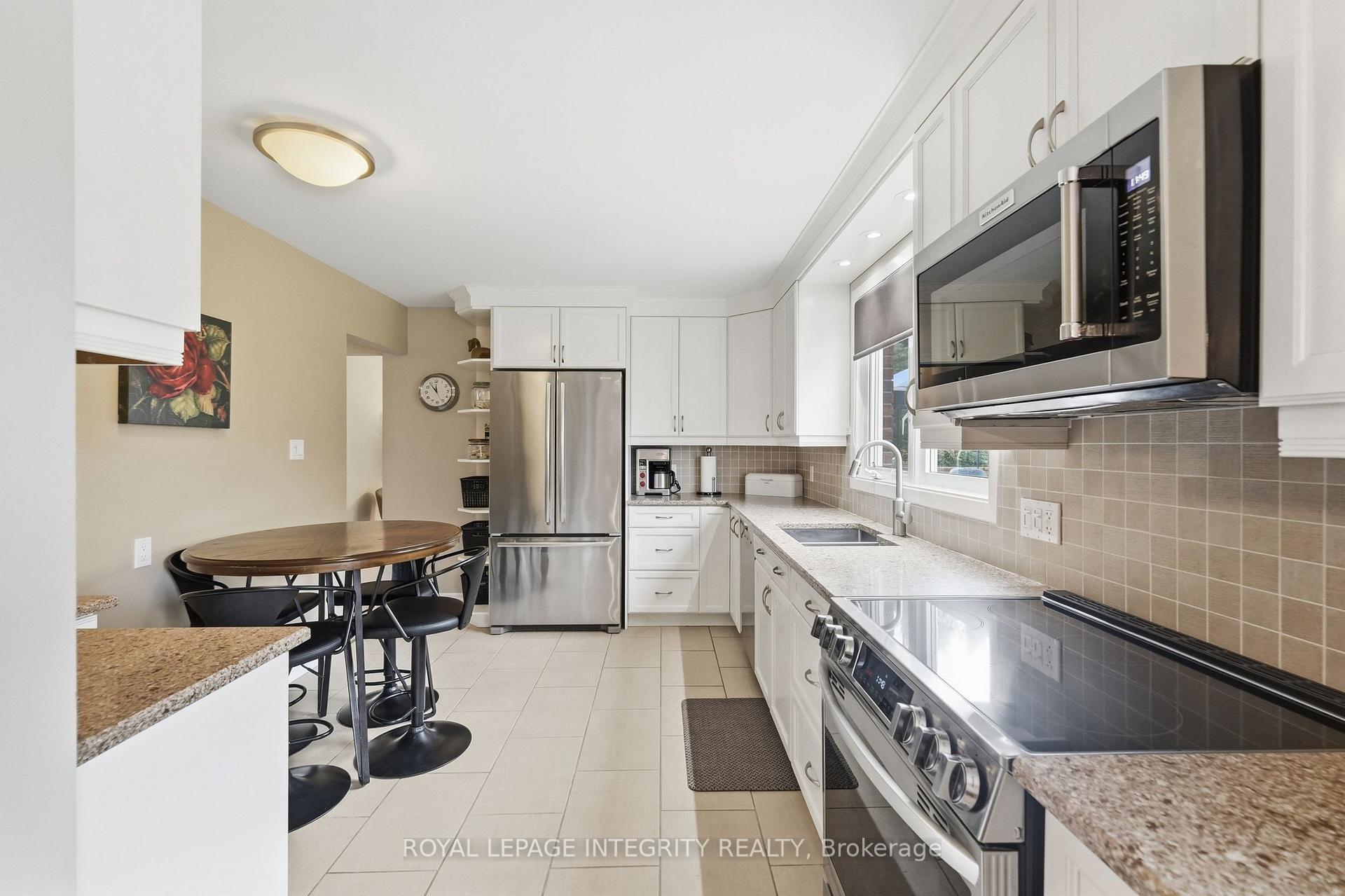 Photo 14 of 6556 Michelangelo Court, Ottawa, North Gower — HOMEH