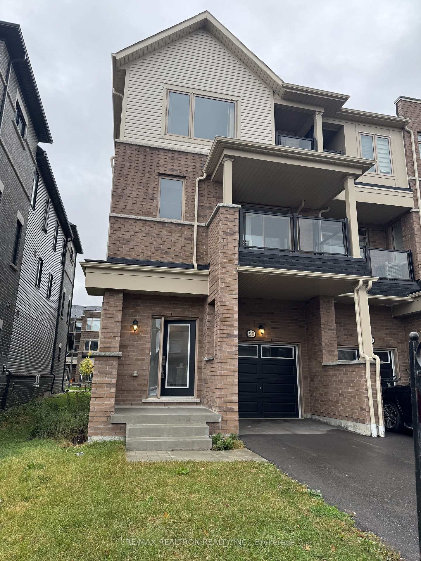 Photo 2 of 2031 Cameron Lott Crescent, Oshawa, Kedron — HOMEH