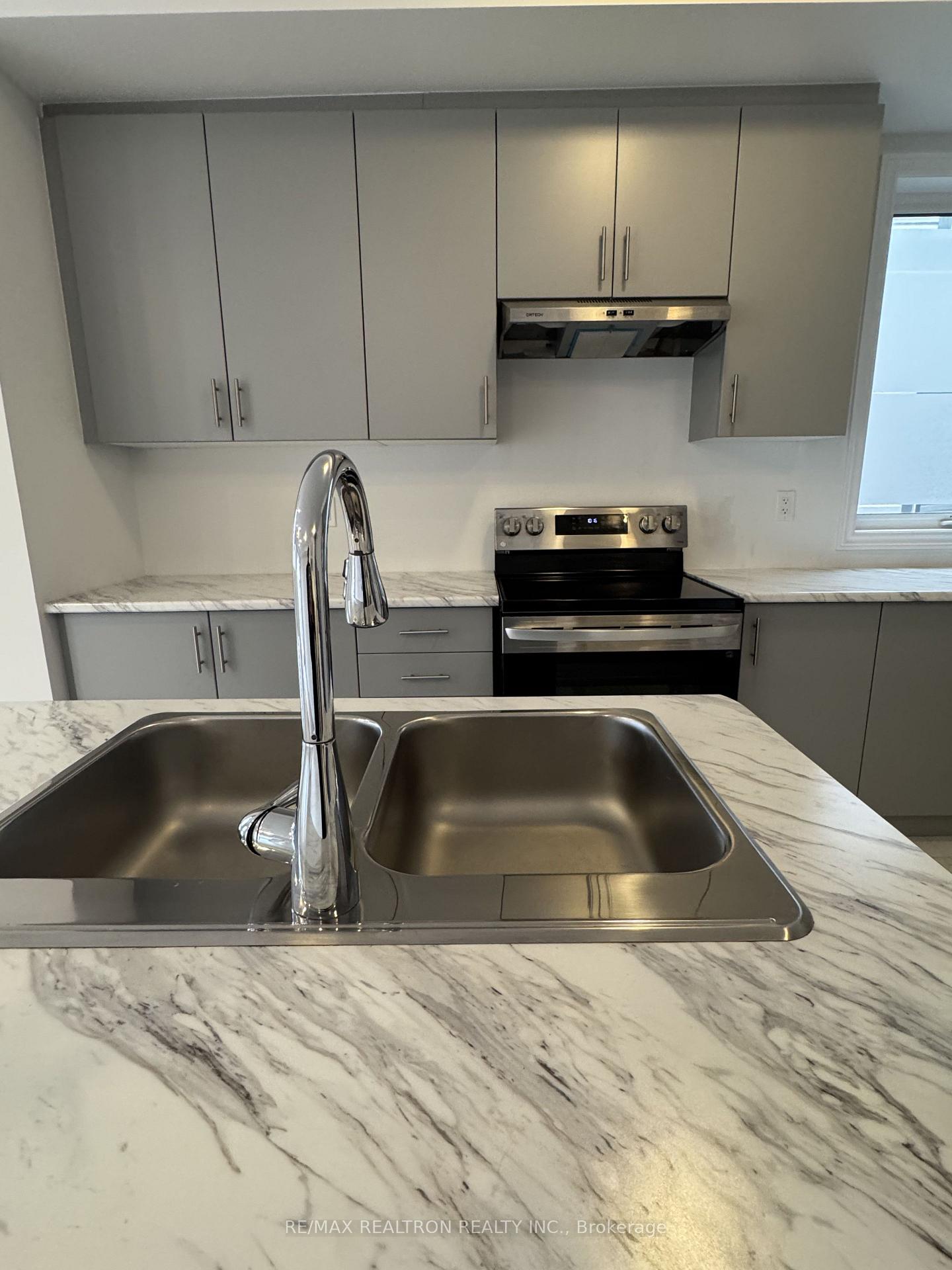Photo 13 of 2031 Cameron Lott Crescent, Oshawa, Kedron — HOMEH