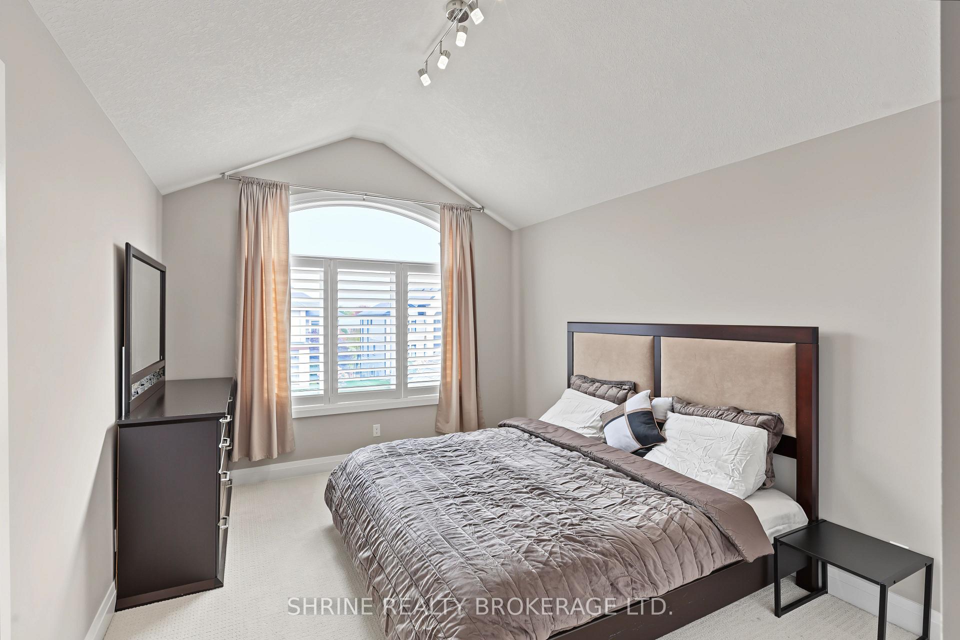 Photo 16 of 977 Longworth Road, London, South L — HOMEH