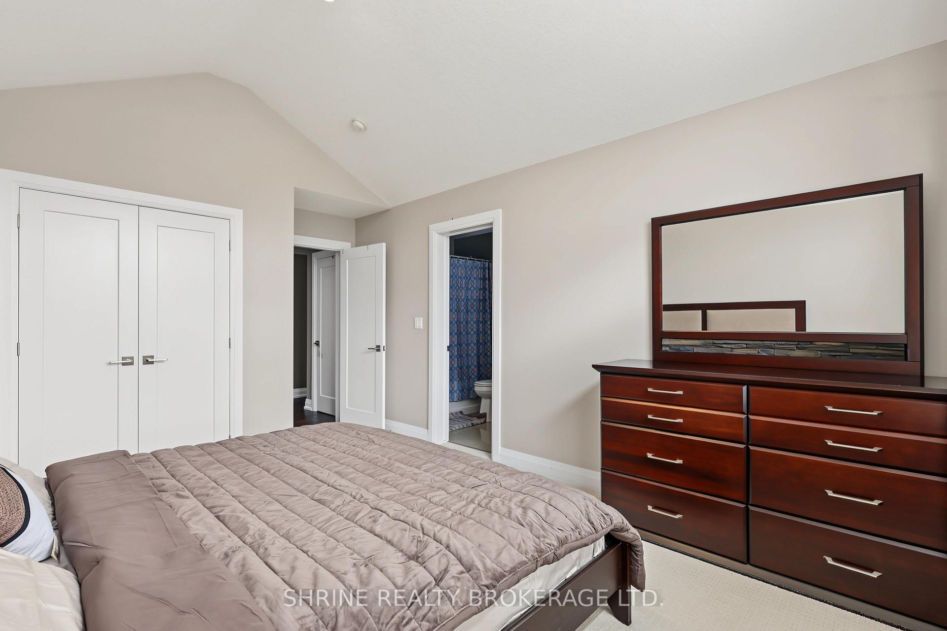 Photo 17 of 977 Longworth Road, London, South L — HOMEH