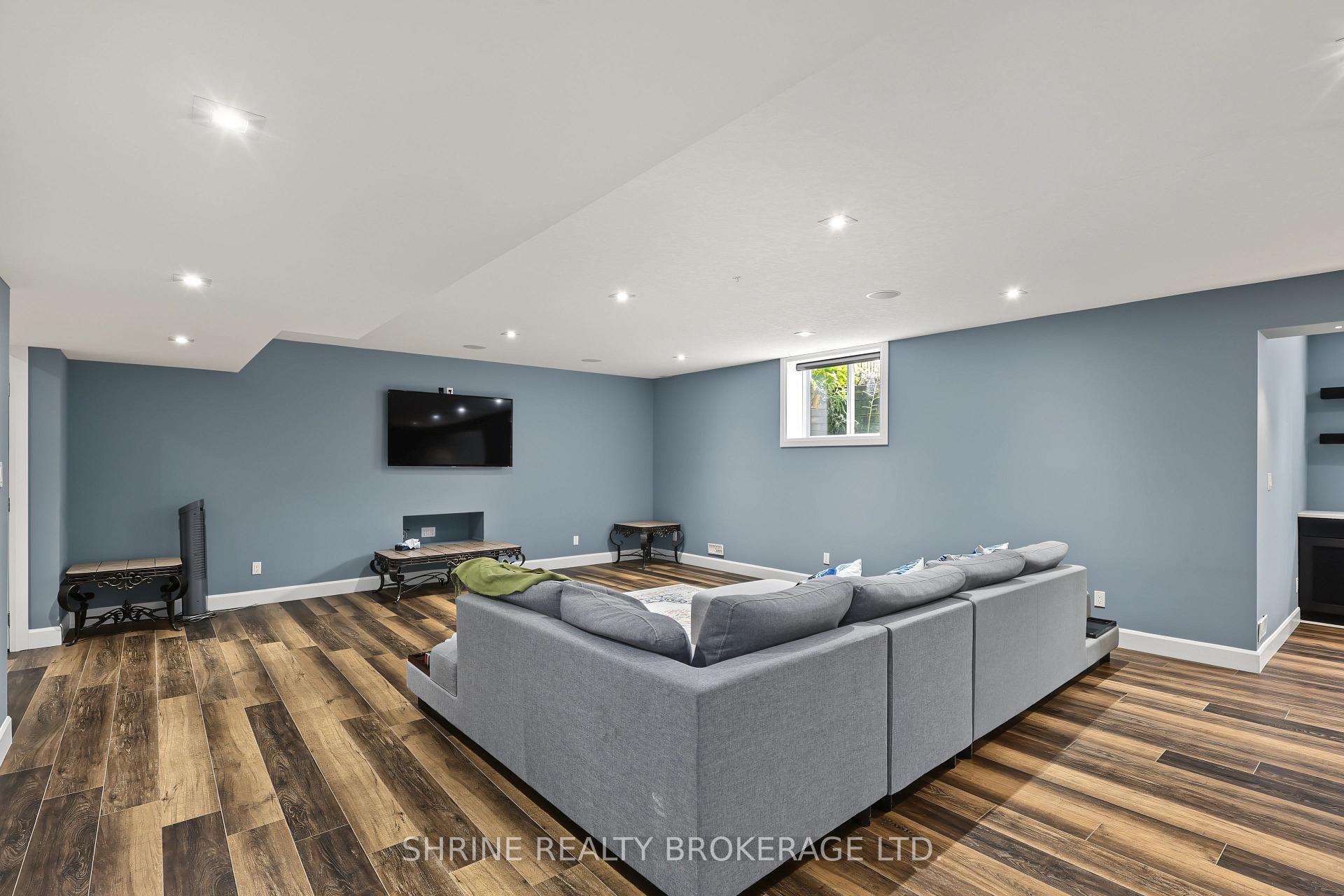 Photo 35 of 977 Longworth Road, London, South L — HOMEH