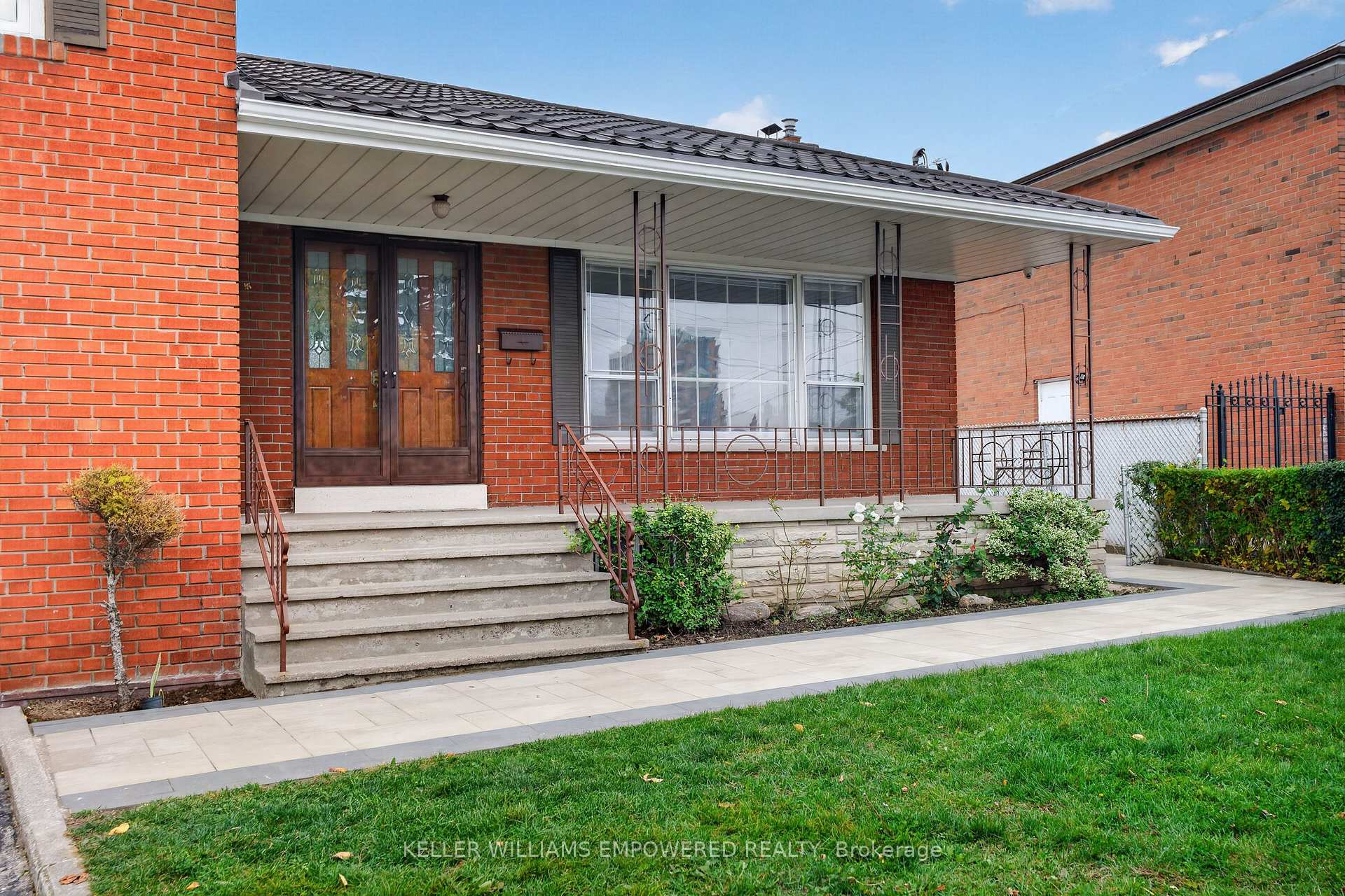 Photo 3 of Unit Main, 6 Archway Crescent, North York, Humbermede — HOMEH