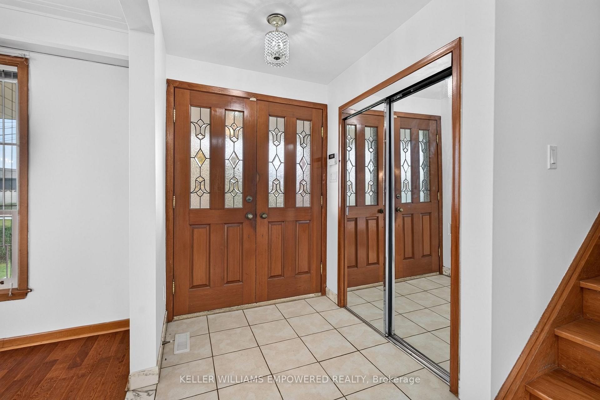 Photo 4 of Unit Main, 6 Archway Crescent, North York, Humbermede — HOMEH