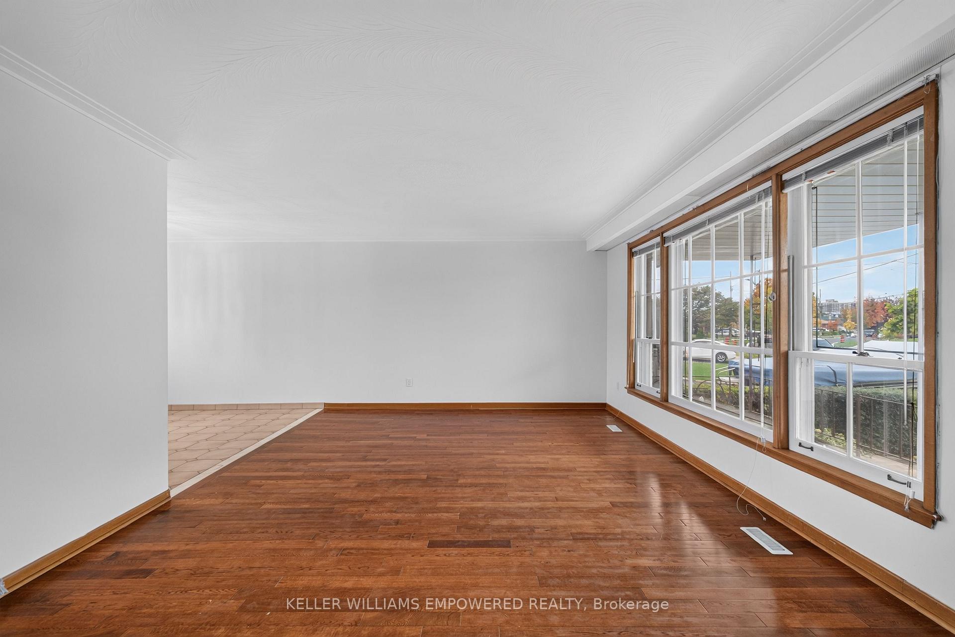 Photo 6 of Unit Main, 6 Archway Crescent, North York, Humbermede — HOMEH