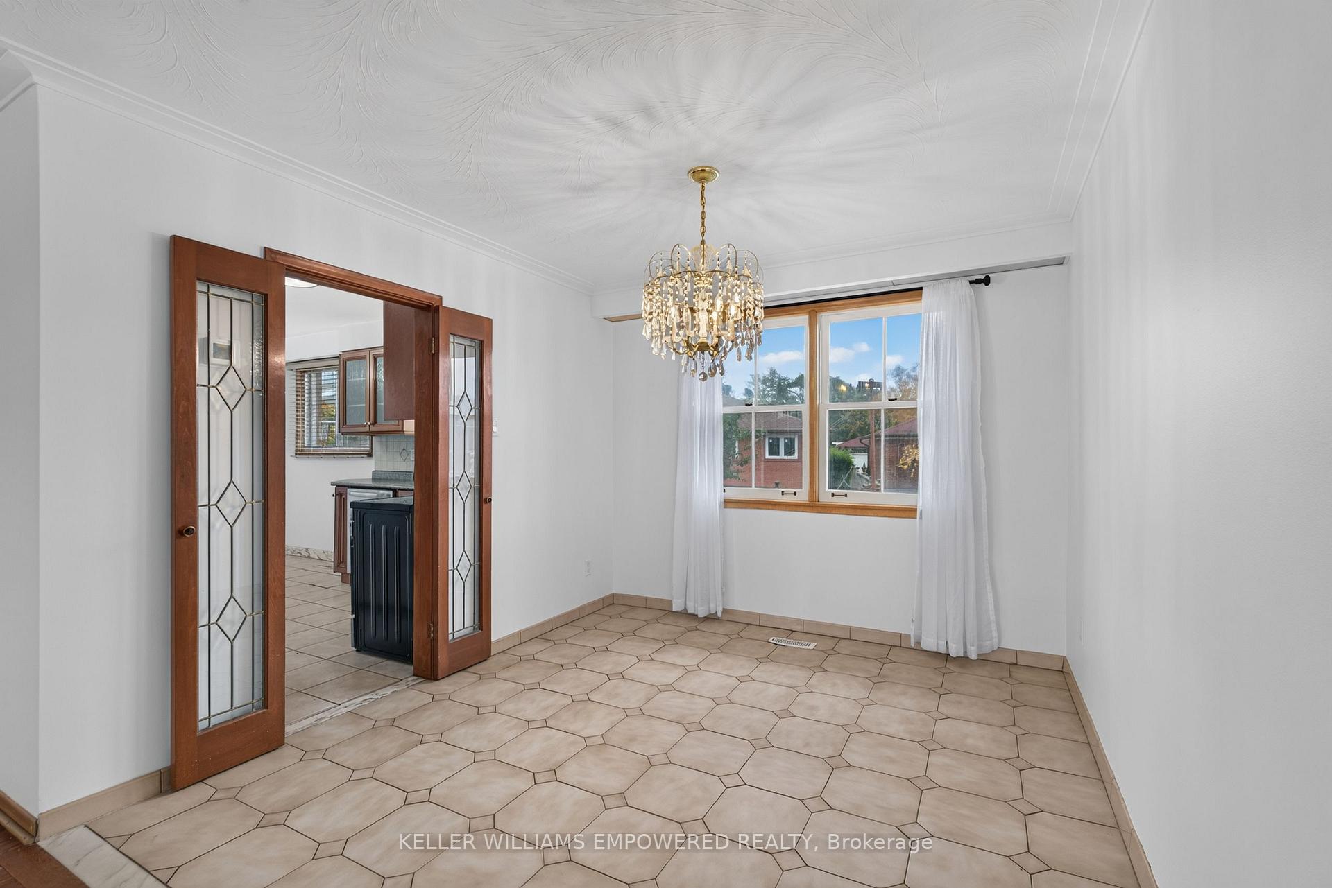 Photo 9 of Unit Main, 6 Archway Crescent, North York, Humbermede — HOMEH