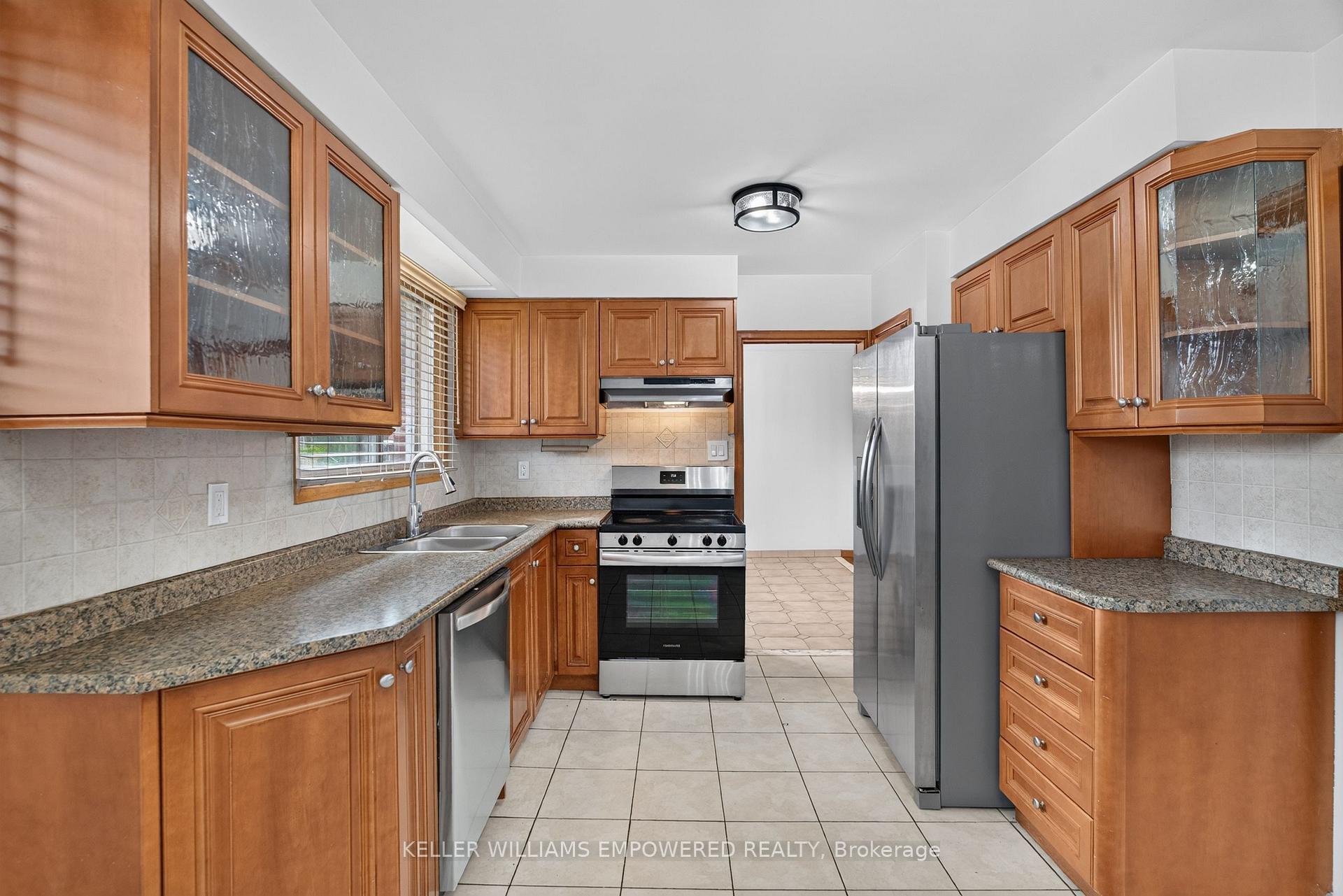 Photo 11 of Unit Main, 6 Archway Crescent, North York, Humbermede — HOMEH