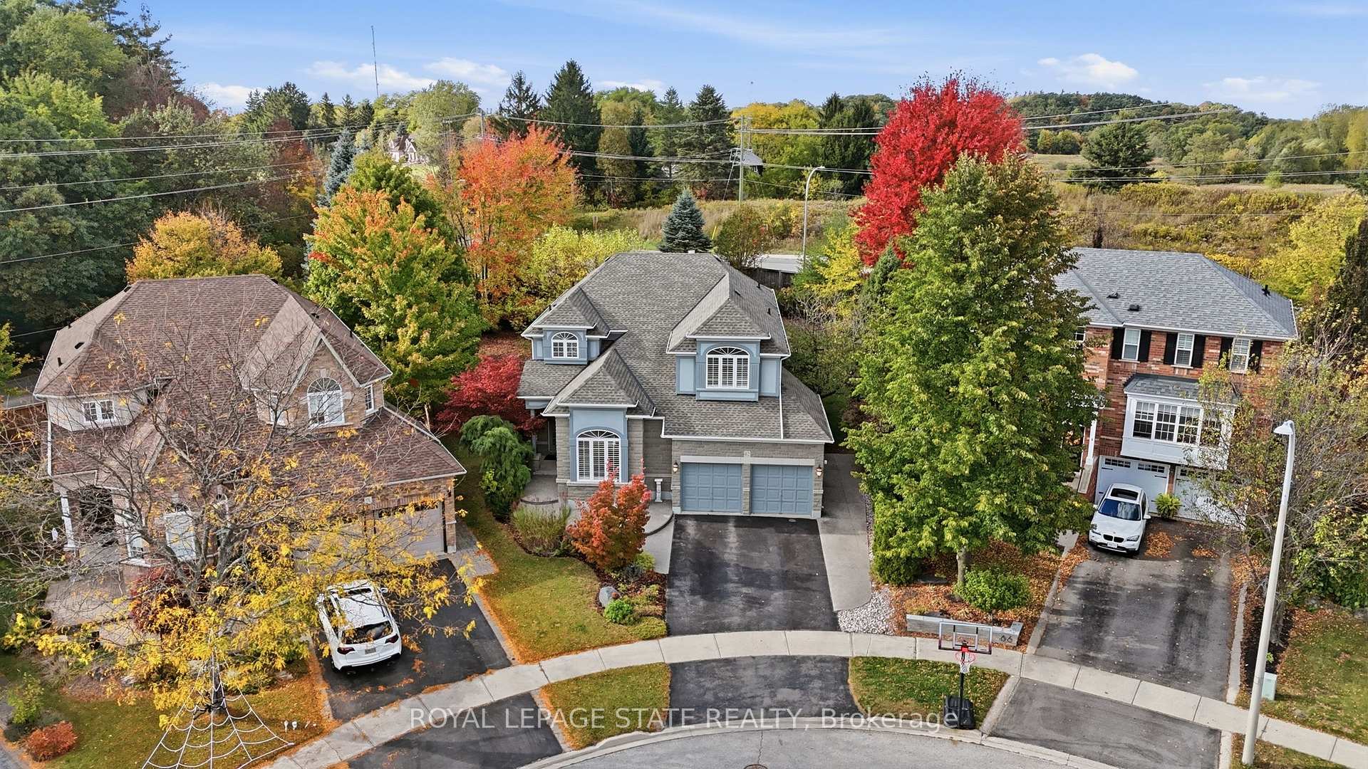 Photo 2 of 62 Anderson Court, Hamilton, Ancaster — HOMEH