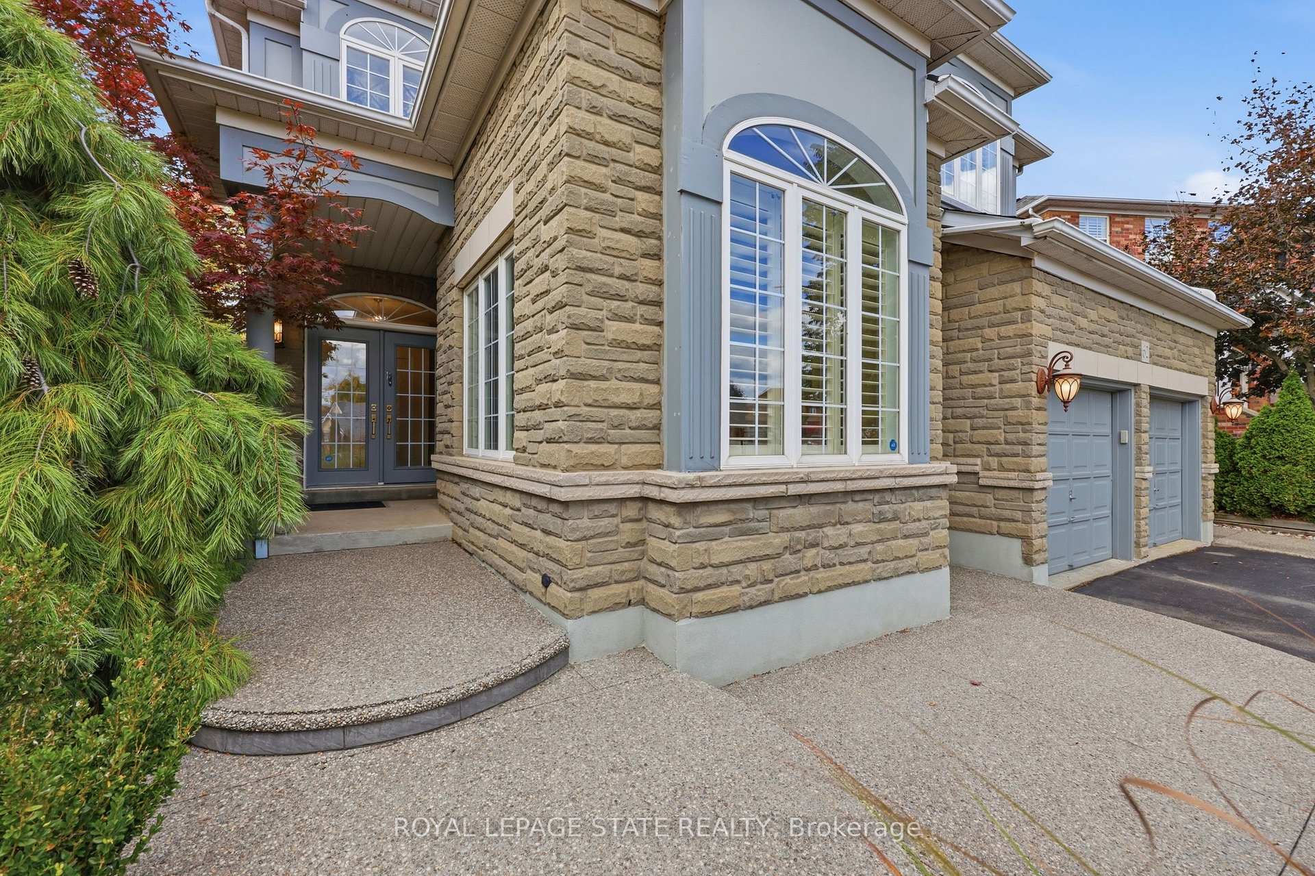 Photo 8 of 62 Anderson Court, Hamilton, Ancaster — HOMEH