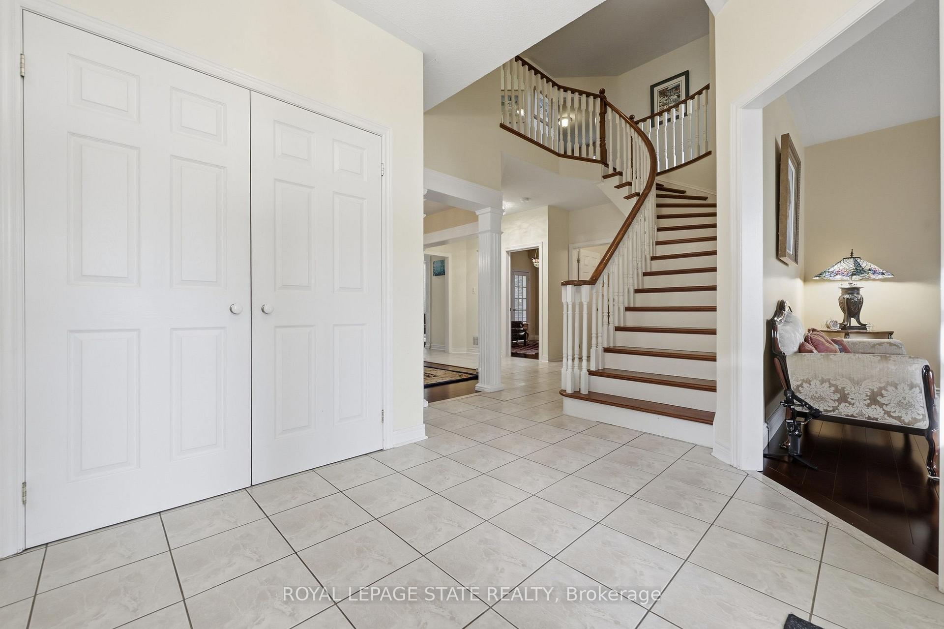 Photo 12 of 62 Anderson Court, Hamilton, Ancaster — HOMEH
