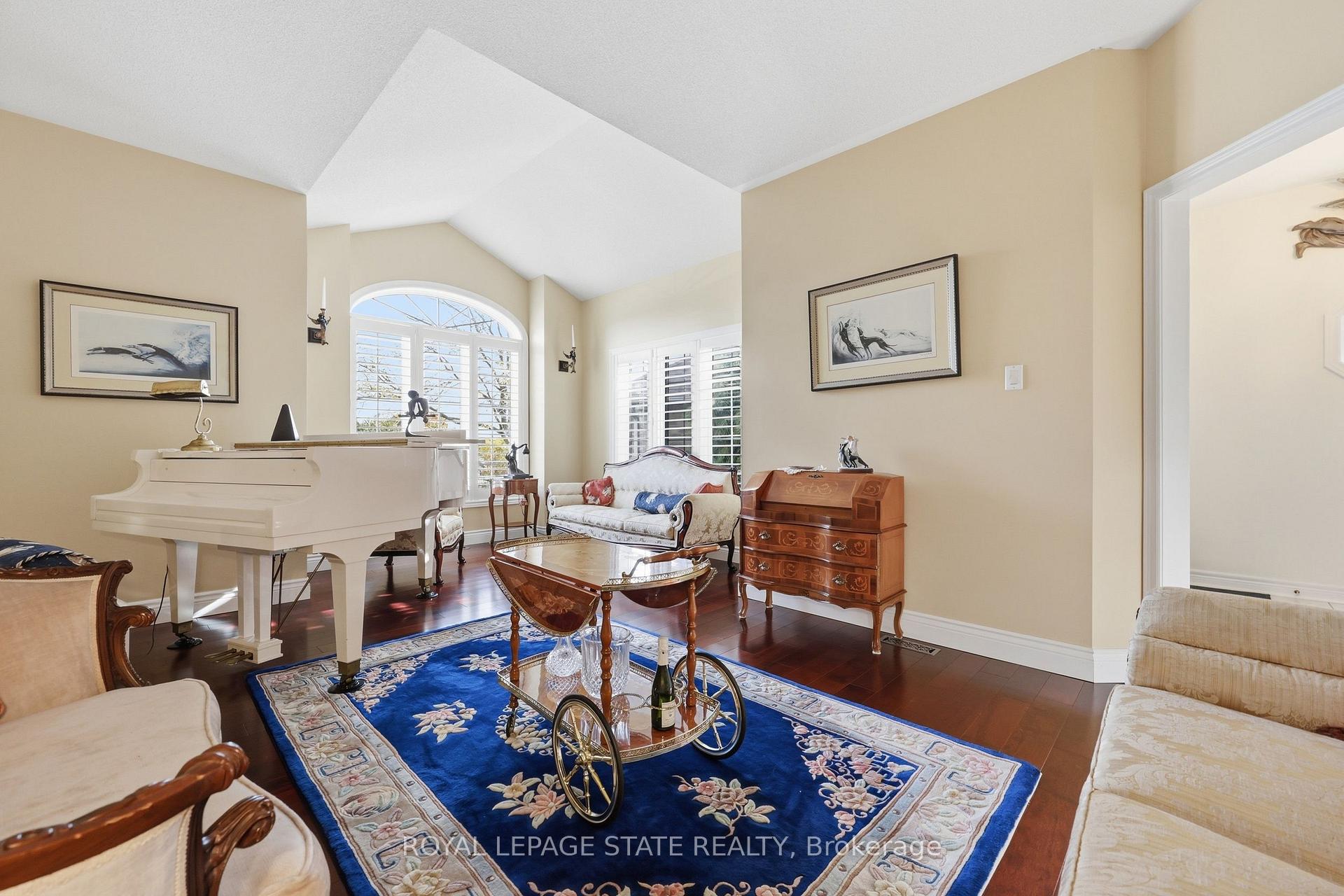 Photo 13 of 62 Anderson Court, Hamilton, Ancaster — HOMEH