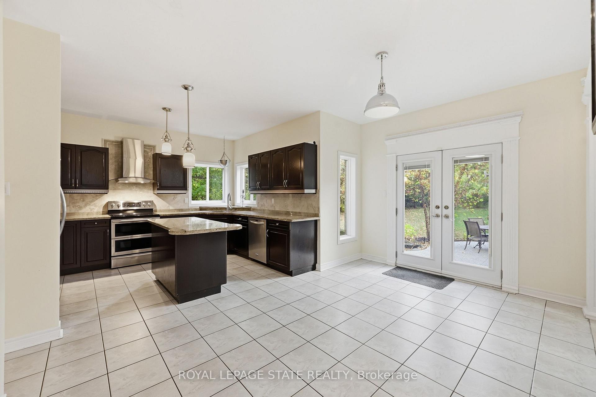 Photo 18 of 62 Anderson Court, Hamilton, Ancaster — HOMEH