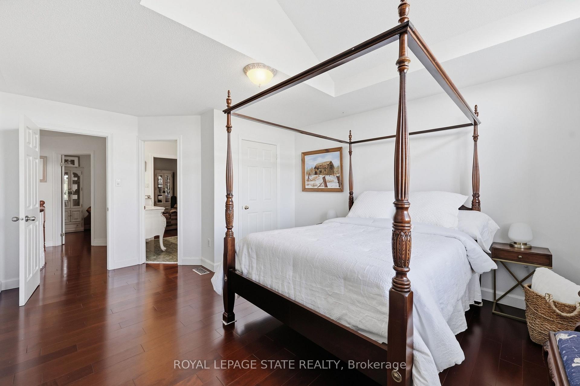 Photo 35 of 62 Anderson Court, Hamilton, Ancaster — HOMEH