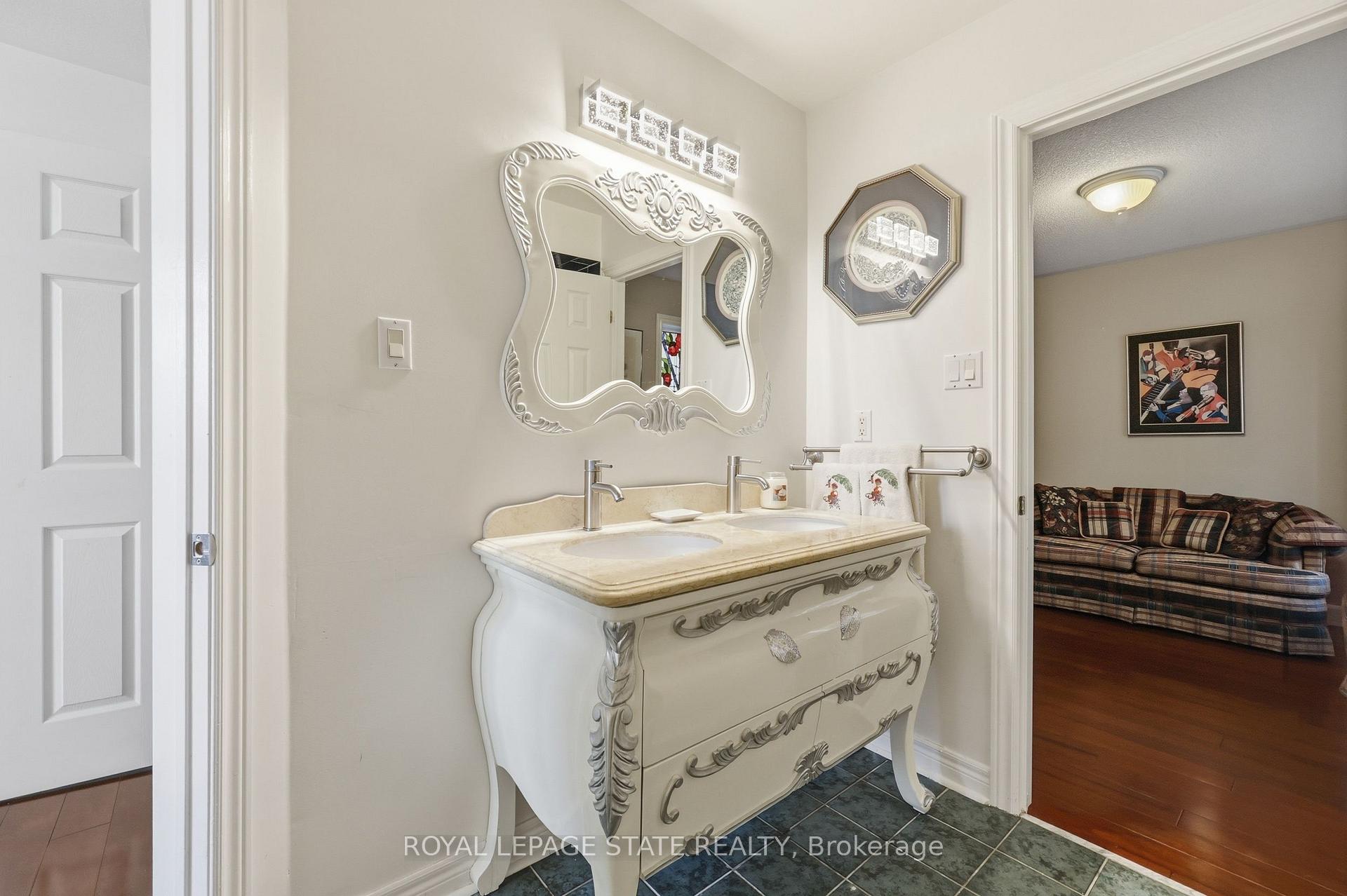 Photo 36 of 62 Anderson Court, Hamilton, Ancaster — HOMEH