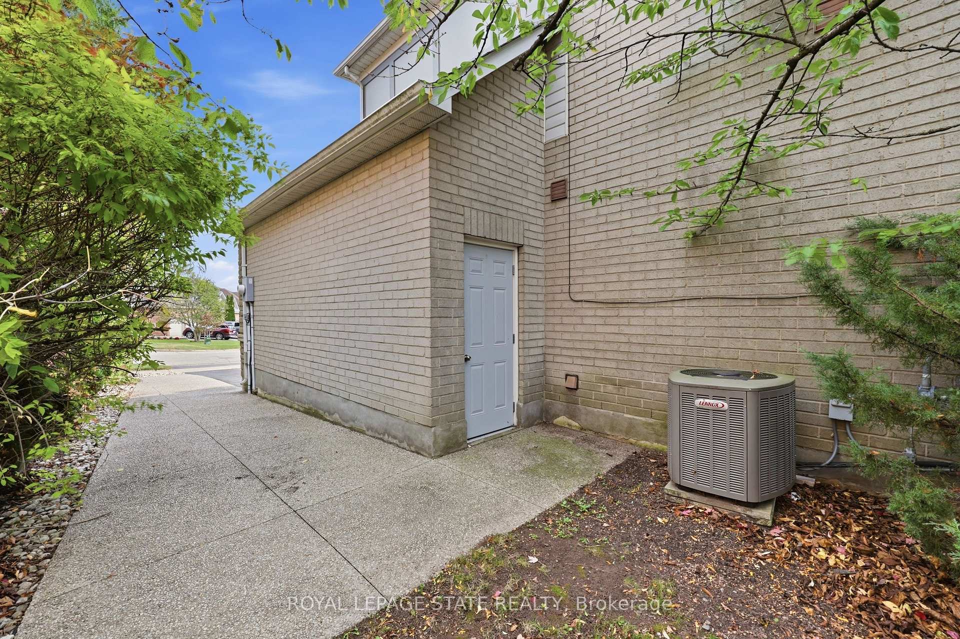 Photo 48 of 62 Anderson Court, Hamilton, Ancaster — HOMEH