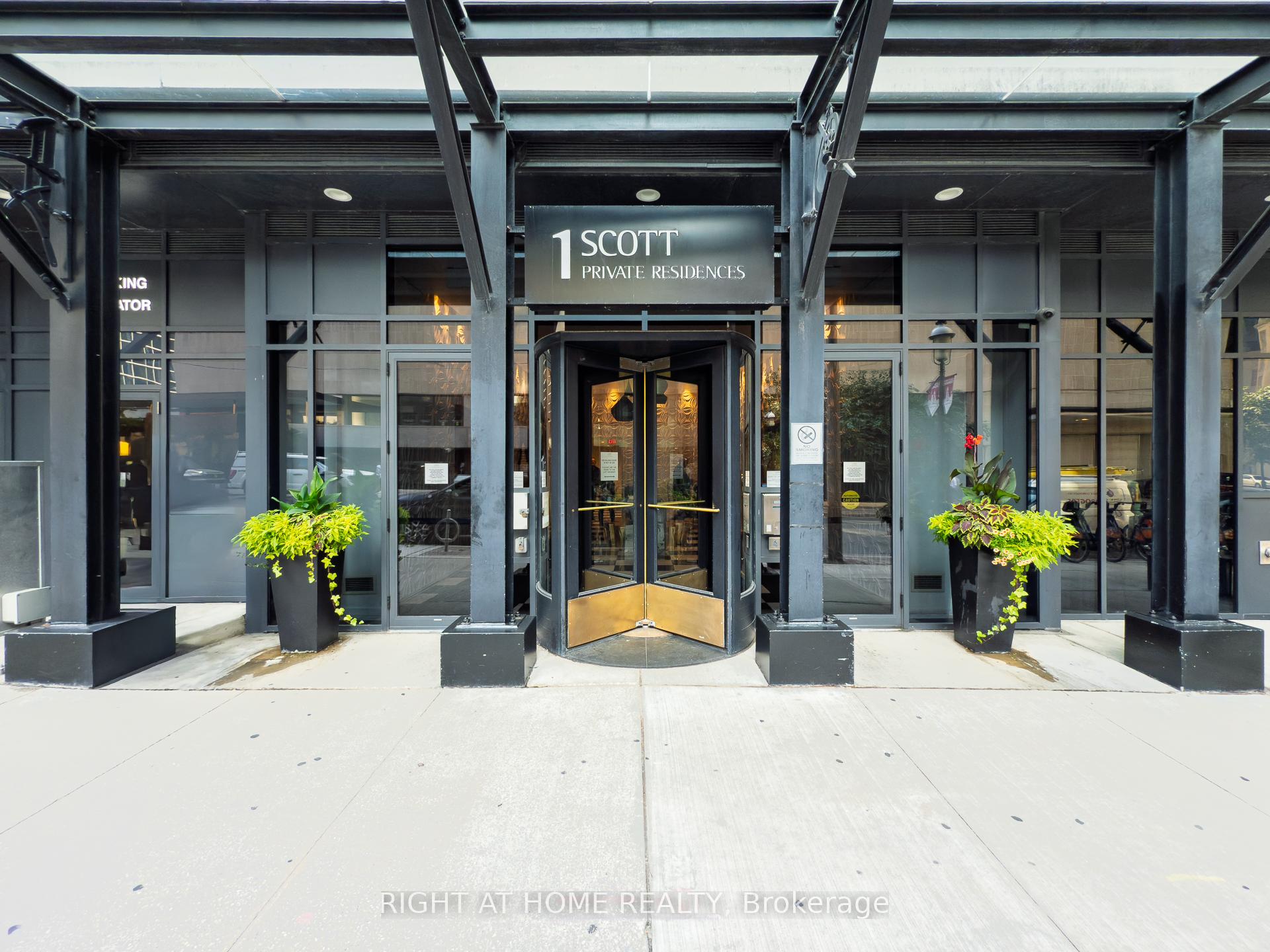 Photo 3 of Unit 806, 1 Scott Street, Toronto, Waterfront Communities — HOMEH