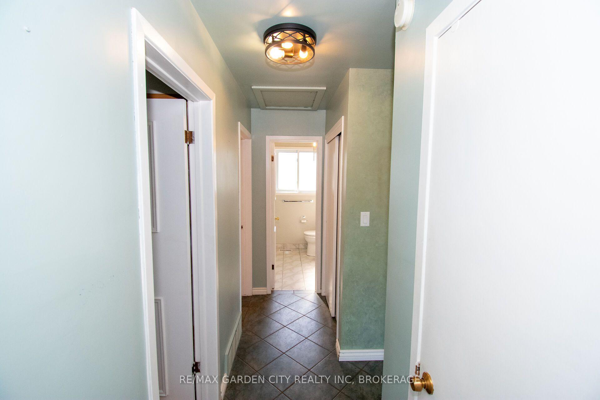 Photo 20 of 15 Karen Crescent, Grimsby, Grimsby West — HOMEH