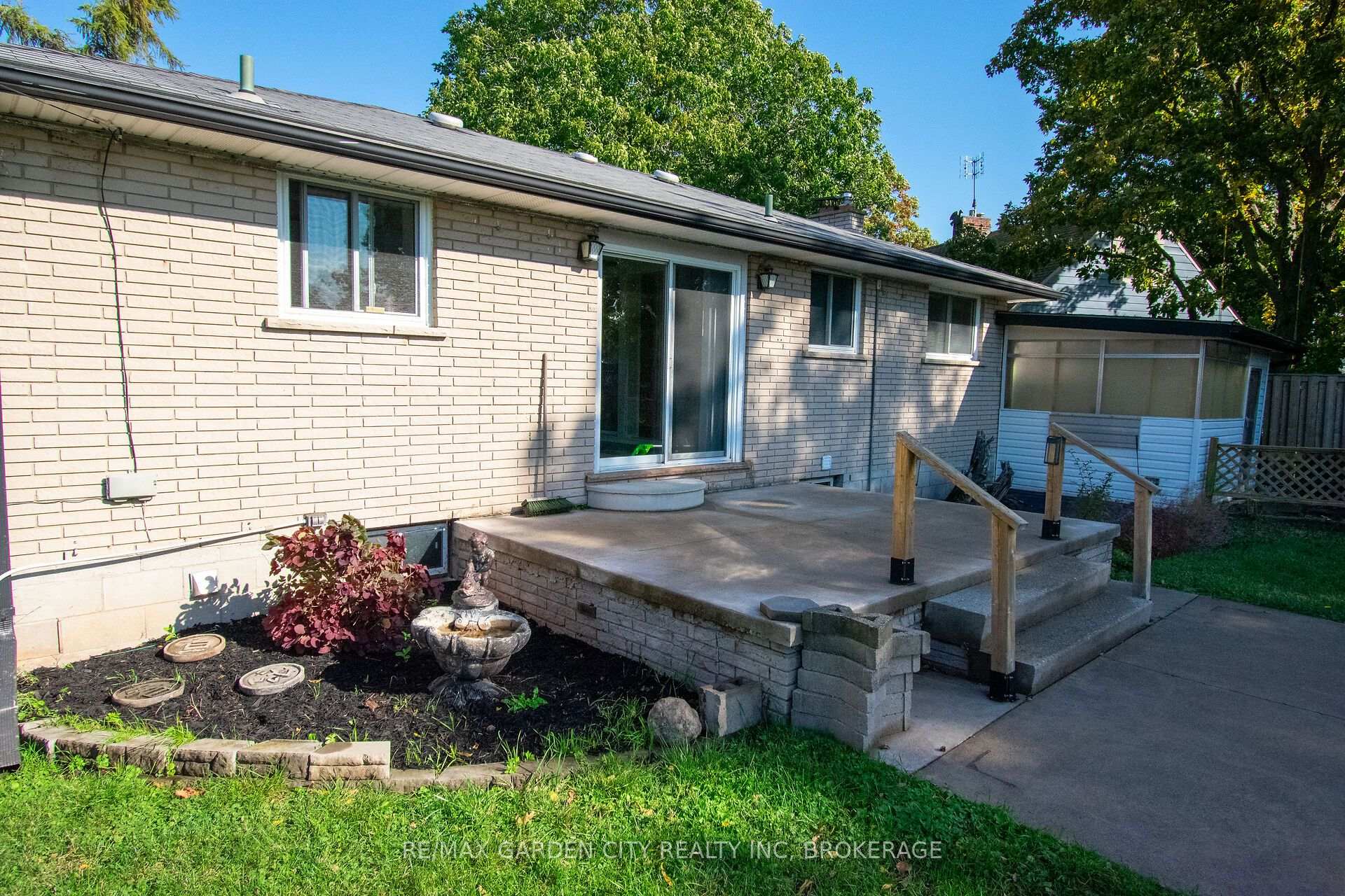 Photo 49 of 15 Karen Crescent, Grimsby, Grimsby West — HOMEH