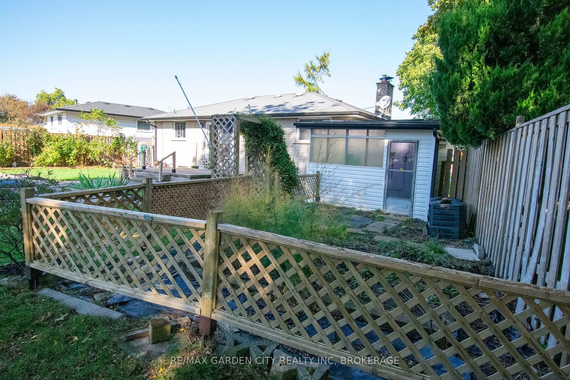 Photo 50 of 15 Karen Crescent, Grimsby, Grimsby West — HOMEH