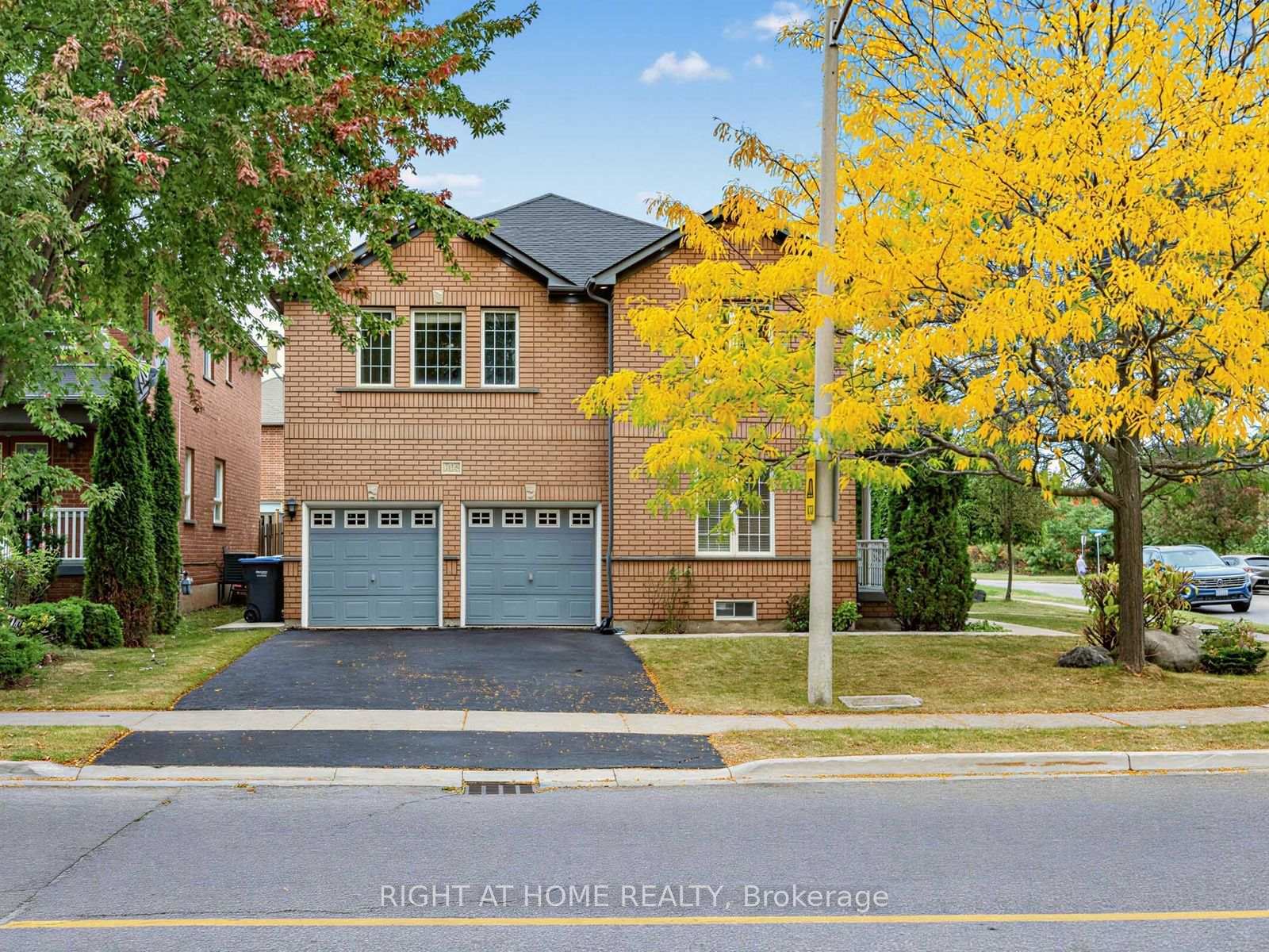 Photo 3 of 106 Worthington Avenue, Brampton, Fletcher's Meadow — HOMEH