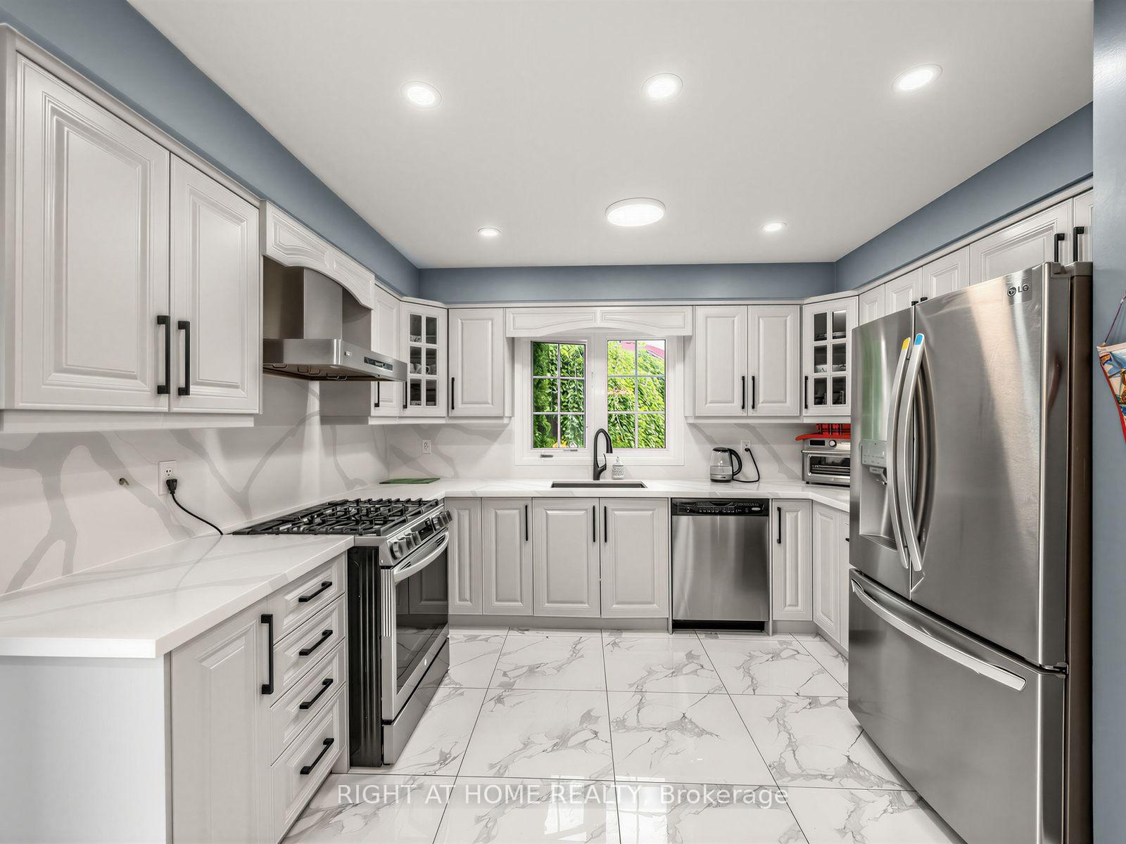 Photo 15 of 106 Worthington Avenue, Brampton, Fletcher's Meadow — HOMEH