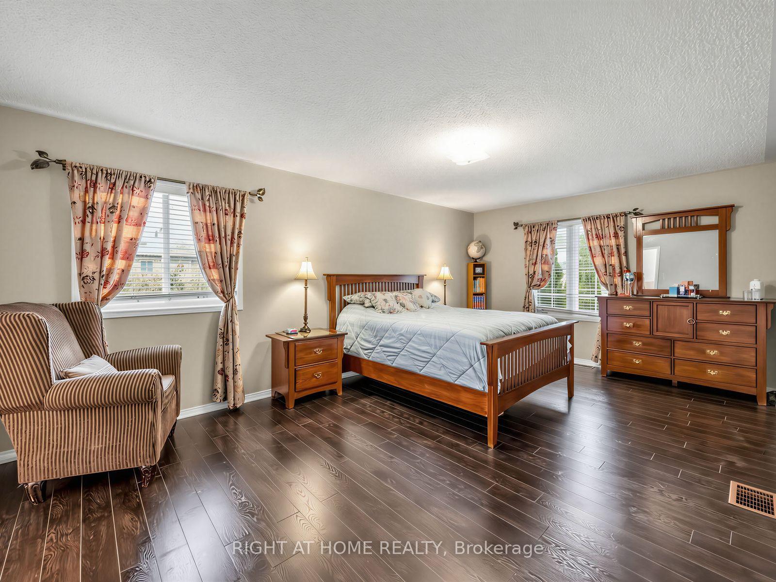 Photo 18 of 106 Worthington Avenue, Brampton, Fletcher's Meadow — HOMEH