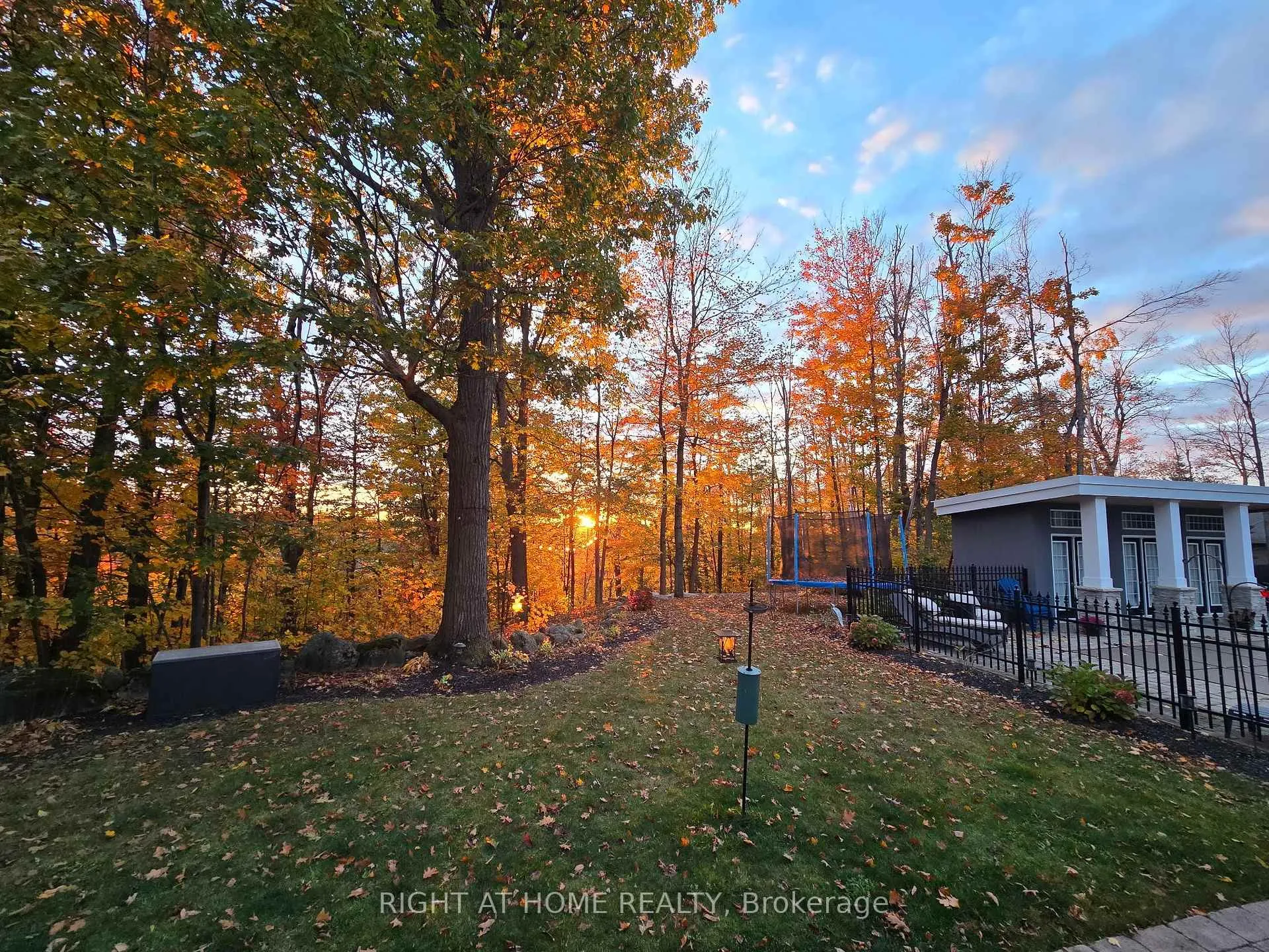 Photo 2 of 44 Highland Drive, Oro-Medonte, Horseshoe Valley — HOMEH