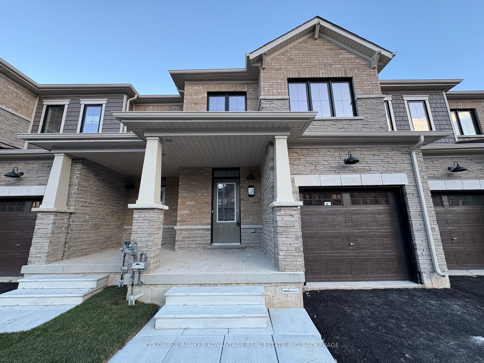 Photo 2 of 216 Port Crescent, Welland, Dain City — HOMEH