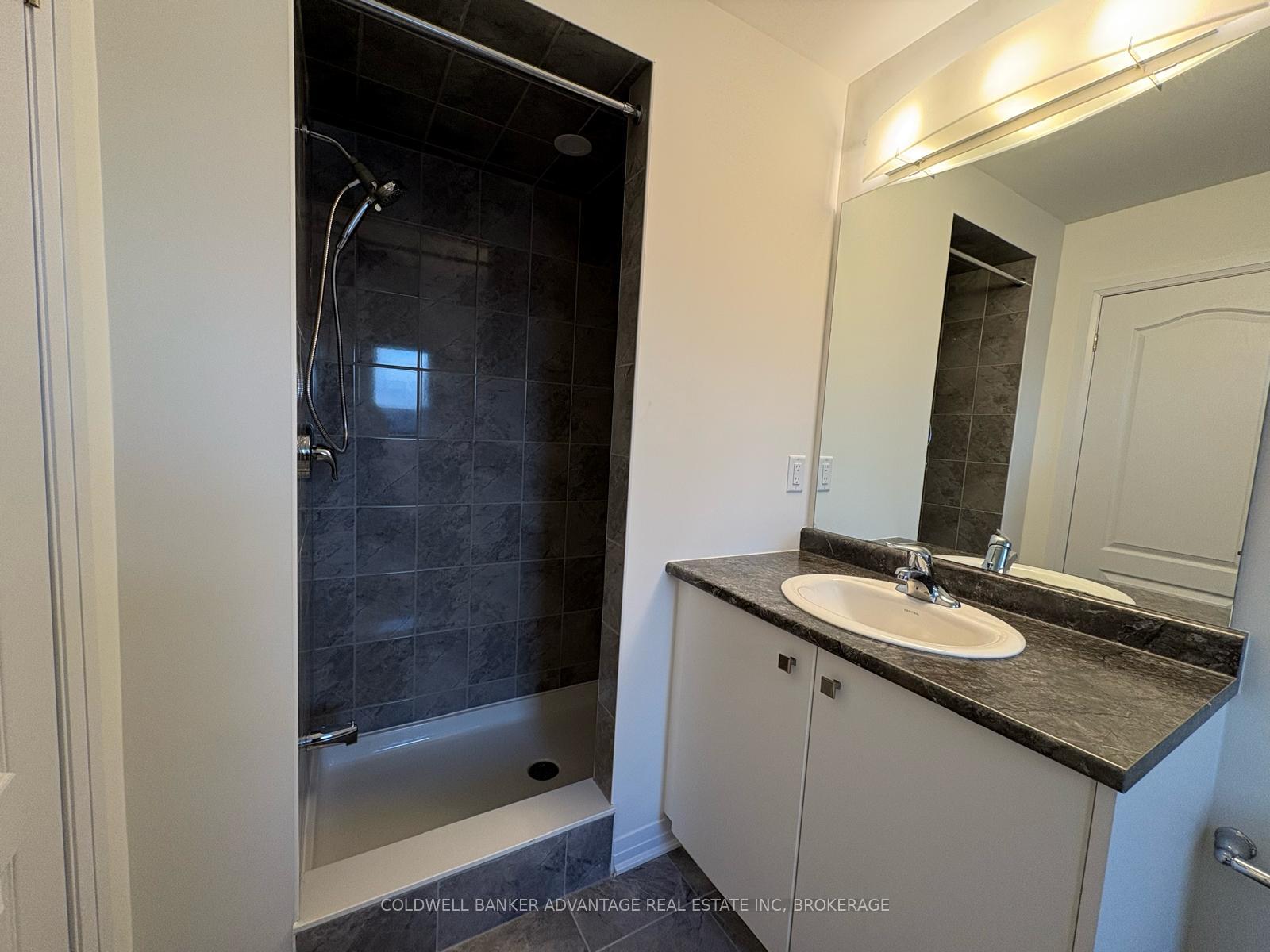 Photo 15 of 216 Port Crescent, Welland, Dain City — HOMEH