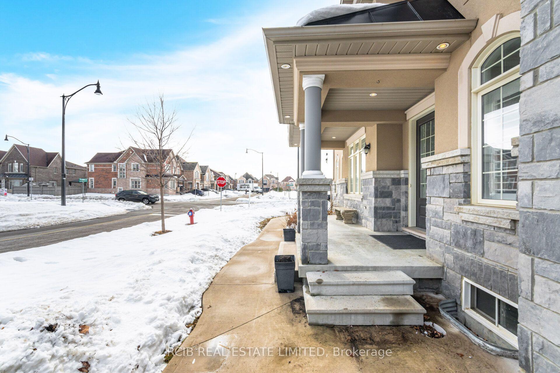 Photo 6 of 2 Villadowns Trail, Brampton, Sandringham-Wellington North — HOMEH