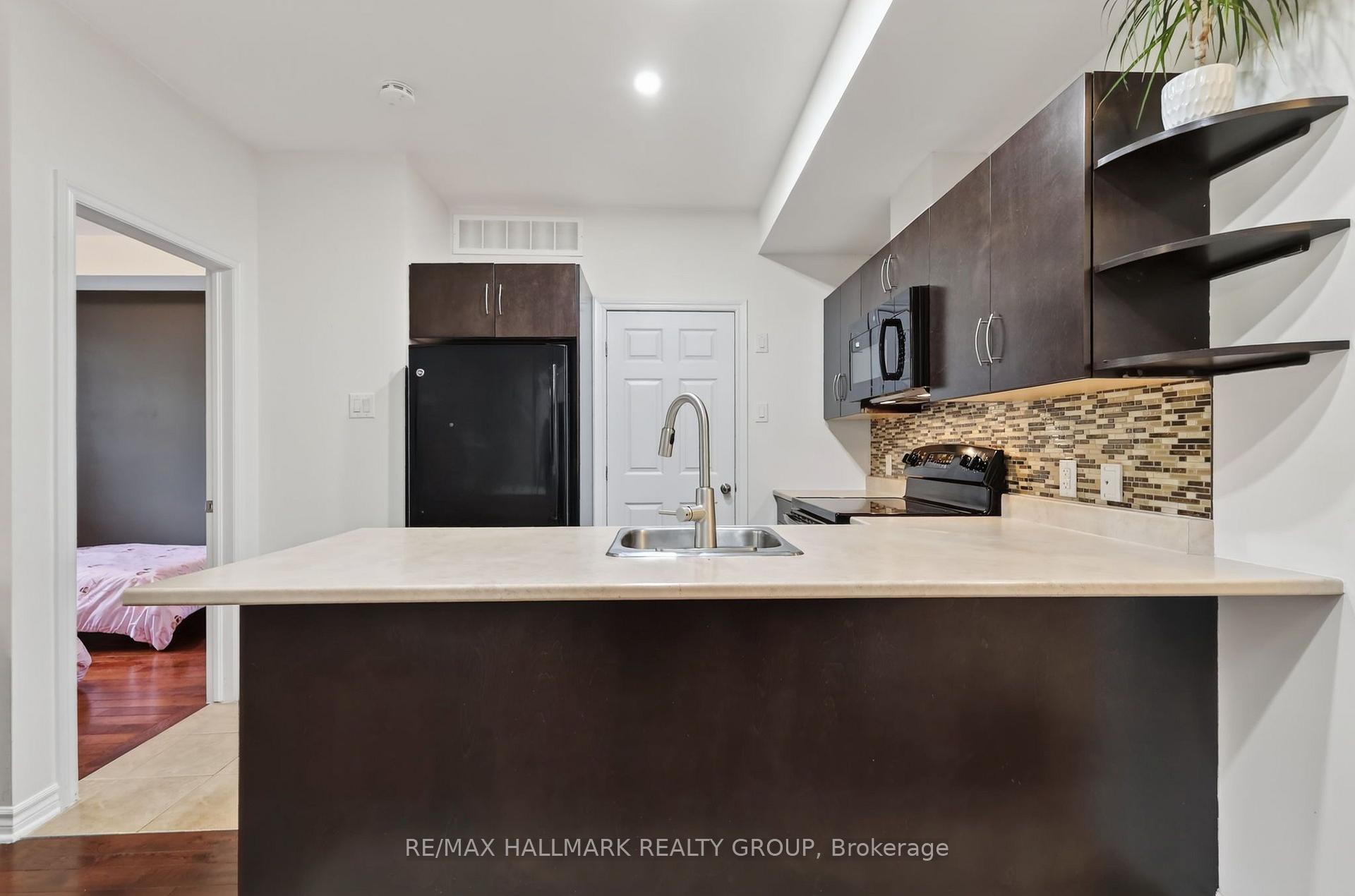 Photo 7 of Unit D, 318 Everest Private, Ottawa, Elmvale Acres — HOMEH