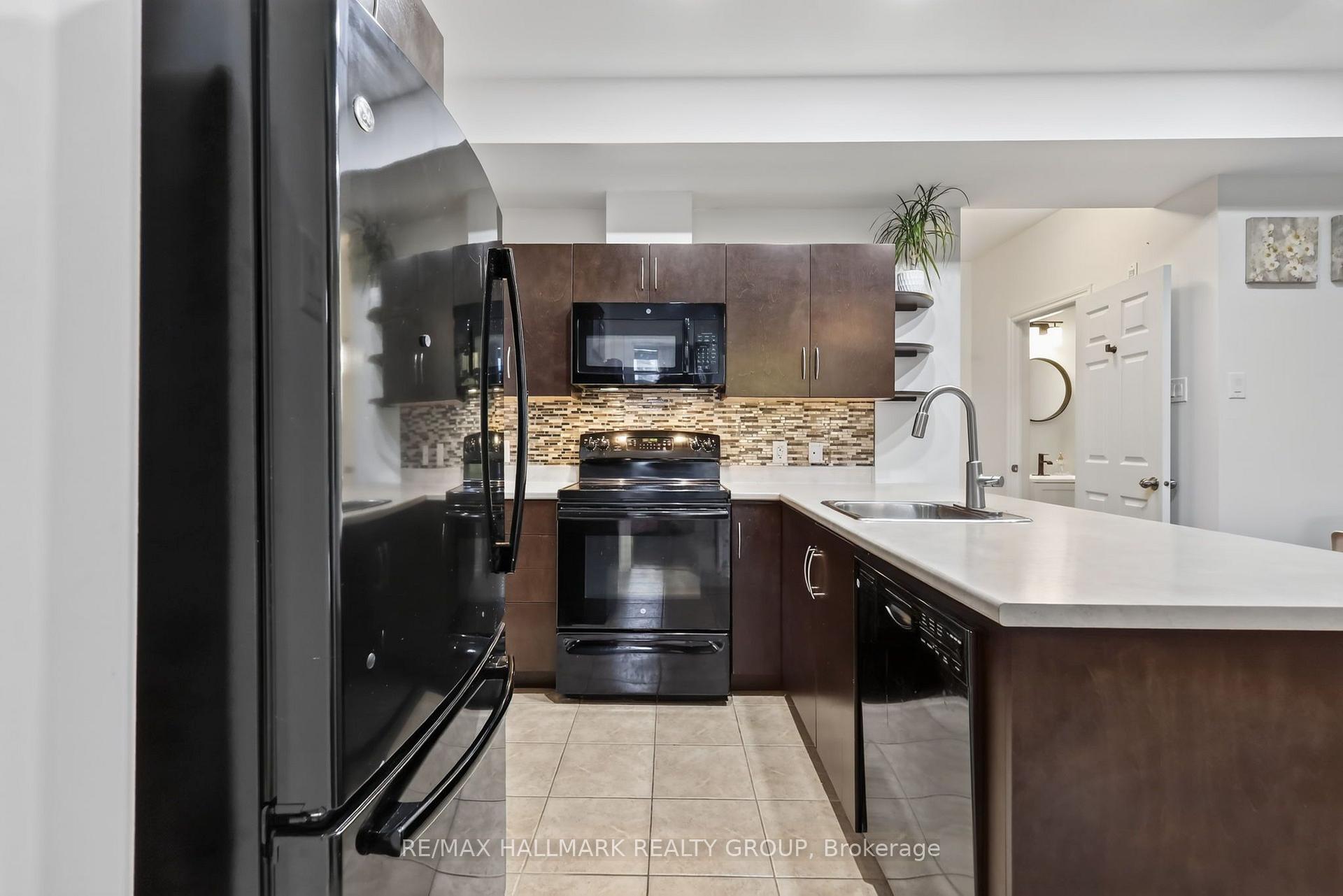 Photo 8 of Unit D, 318 Everest Private, Ottawa, Elmvale Acres — HOMEH