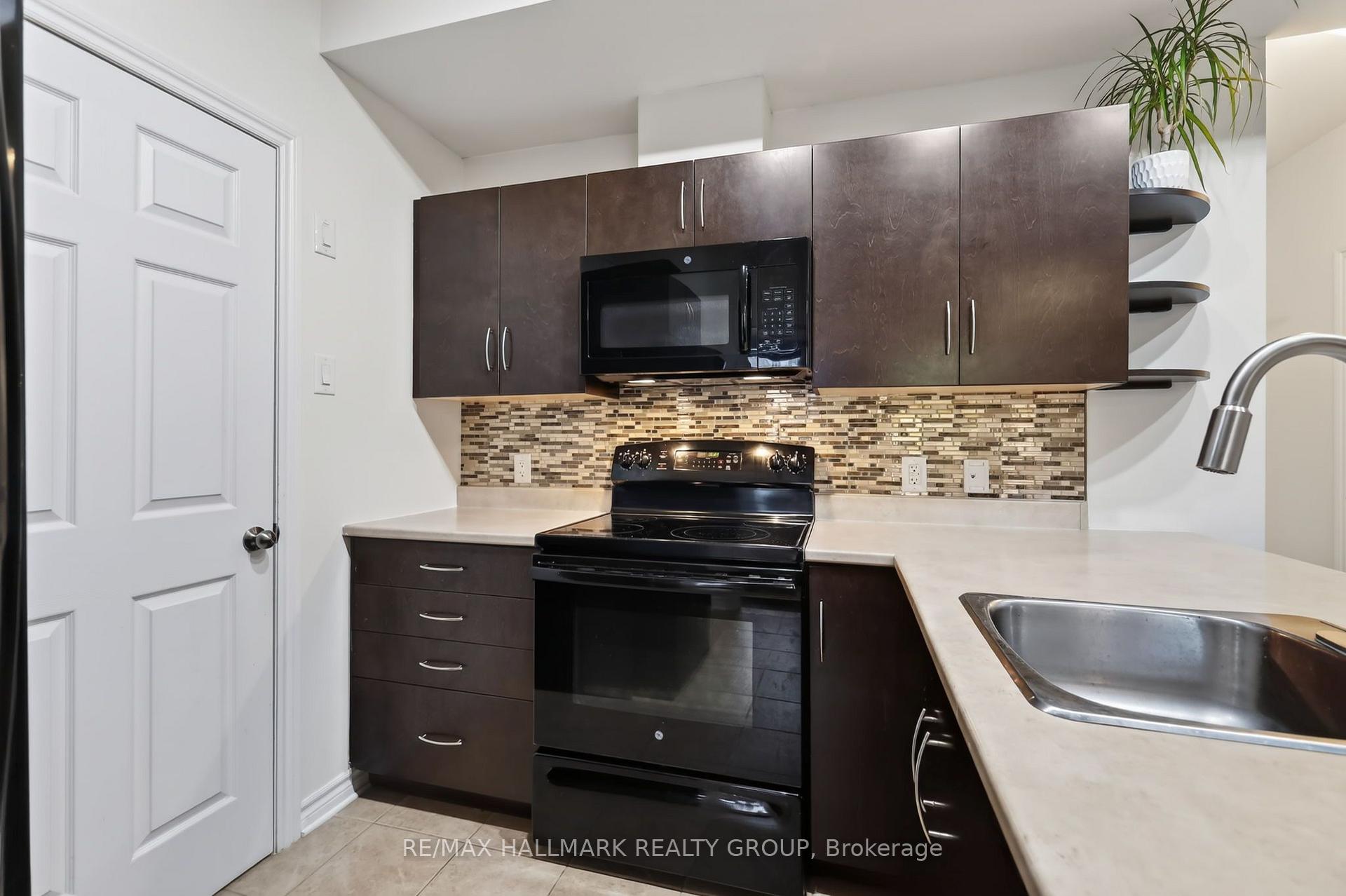 Photo 9 of Unit D, 318 Everest Private, Ottawa, Elmvale Acres — HOMEH