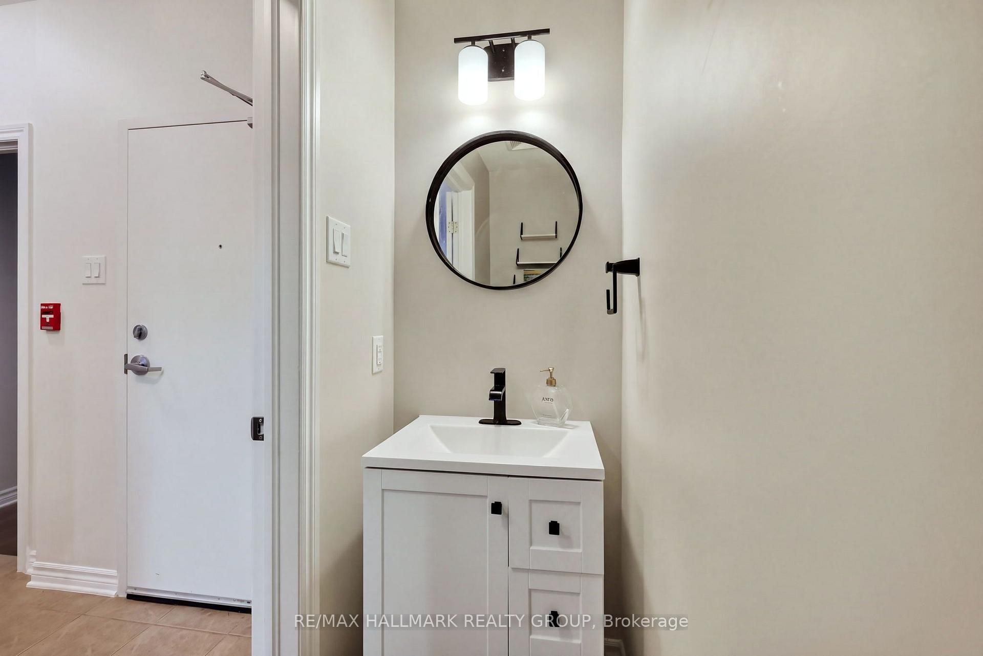 Photo 10 of Unit D, 318 Everest Private, Ottawa, Elmvale Acres — HOMEH