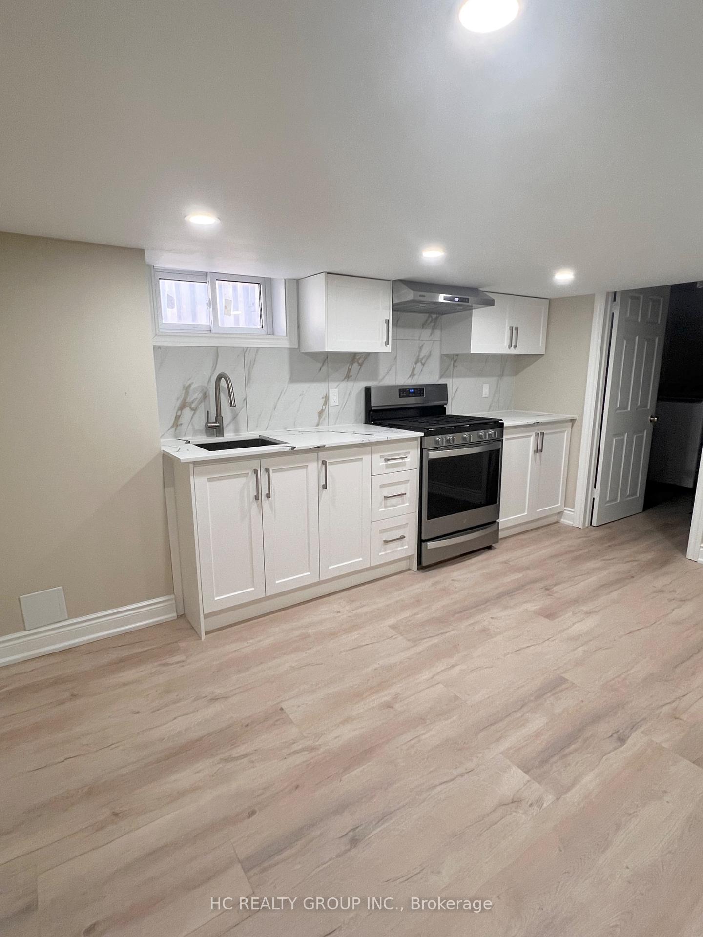 Photo 4 of Low 127 Cascade Circle, Richmond Hill, Crosby — HOMEH