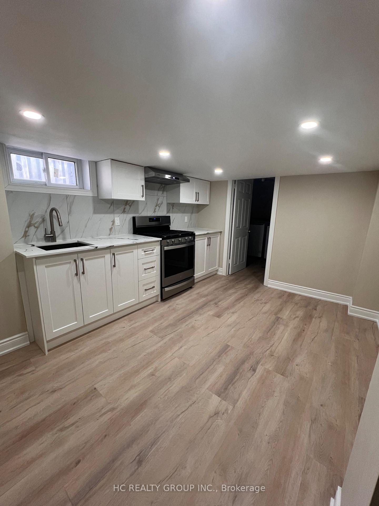 Photo 5 of Low 127 Cascade Circle, Richmond Hill, Crosby — HOMEH