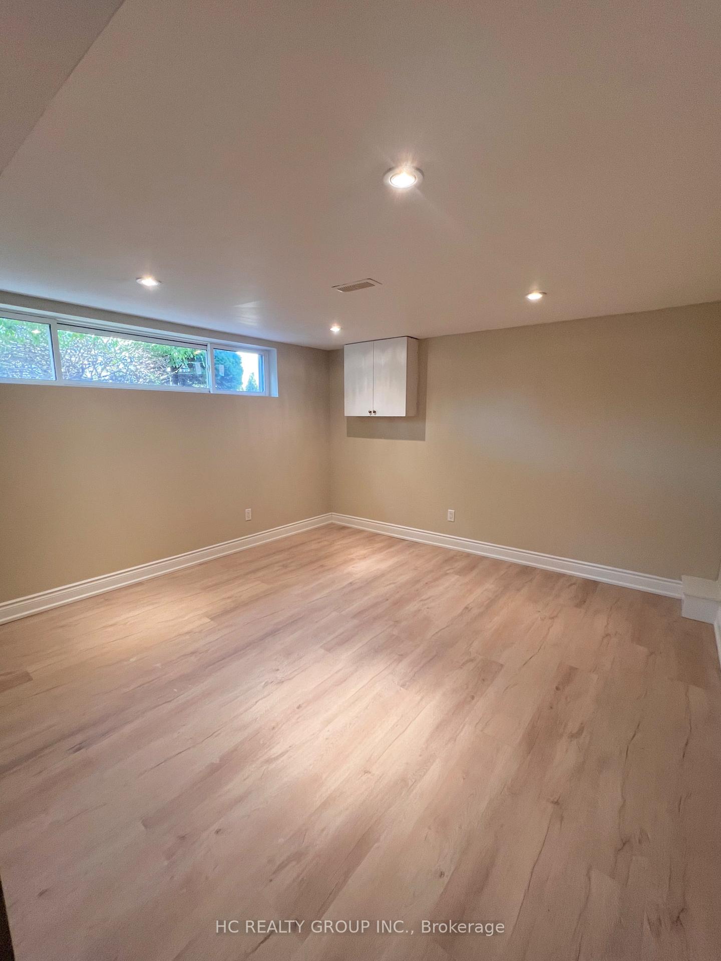 Photo 10 of Low 127 Cascade Circle, Richmond Hill, Crosby — HOMEH