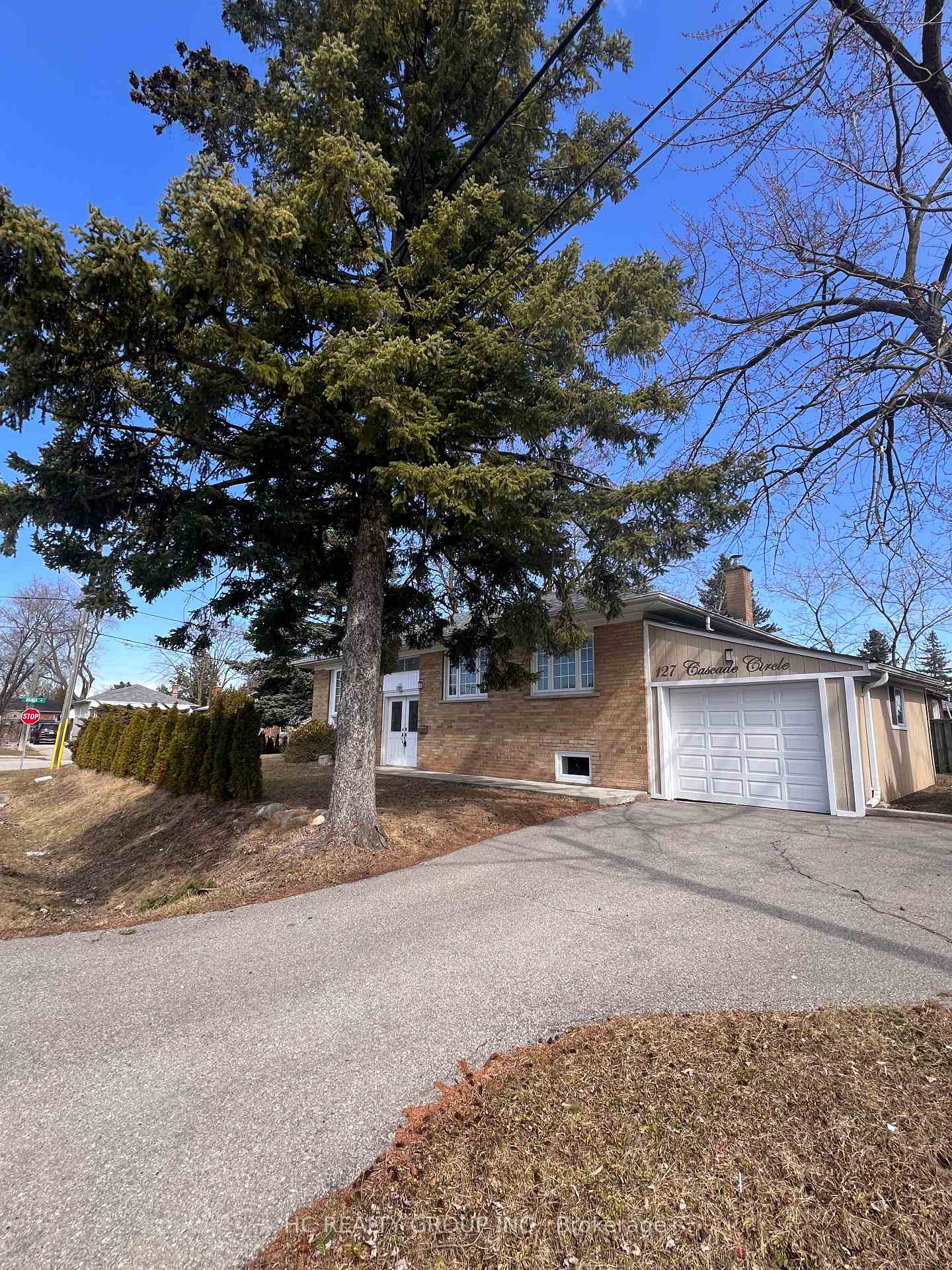 Photo 14 of Low 127 Cascade Circle, Richmond Hill, Crosby — HOMEH