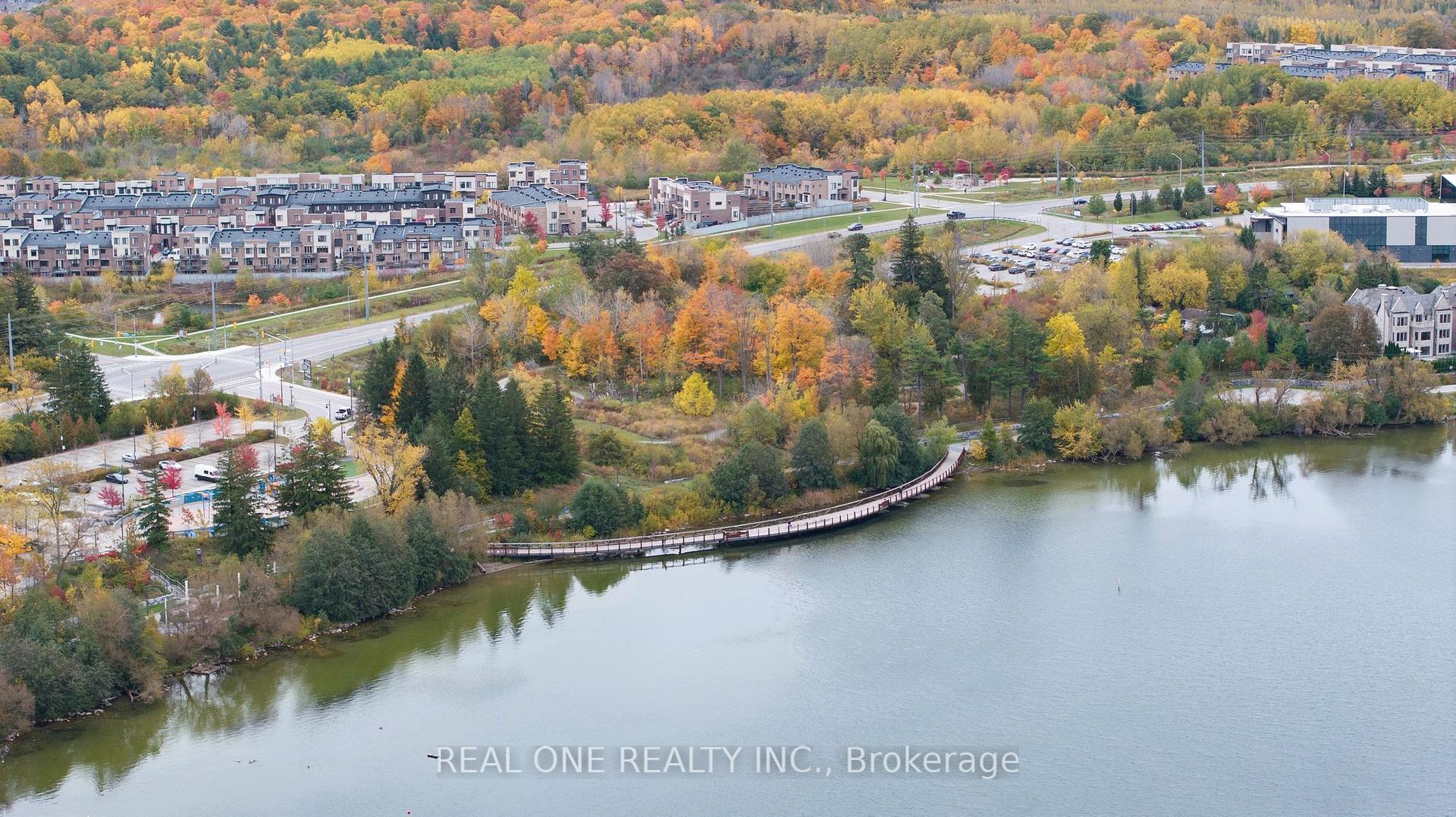 Photo 4 of 26 Capelle Street, Richmond Hill, Oak Ridges Lake Wilcox — HOMEH