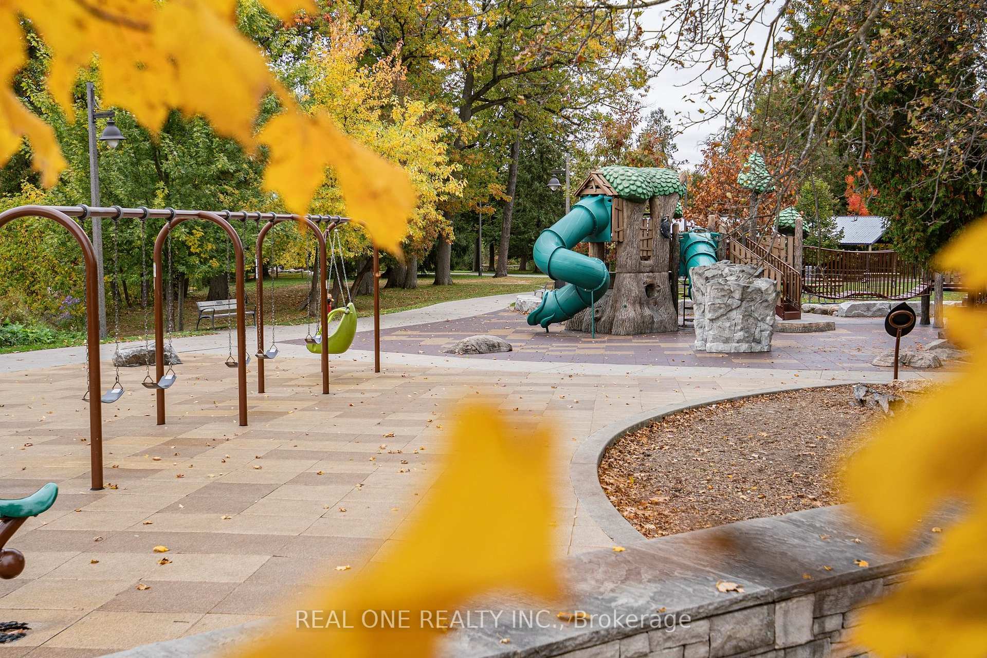 Photo 28 of 26 Capelle Street, Richmond Hill, Oak Ridges Lake Wilcox — HOMEH