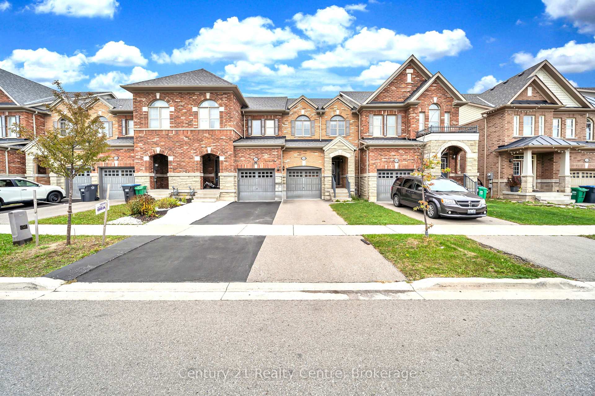 Photo 2 of 20 Hogan Manor Drive, Brampton, Northwest Brampton — HOMEH