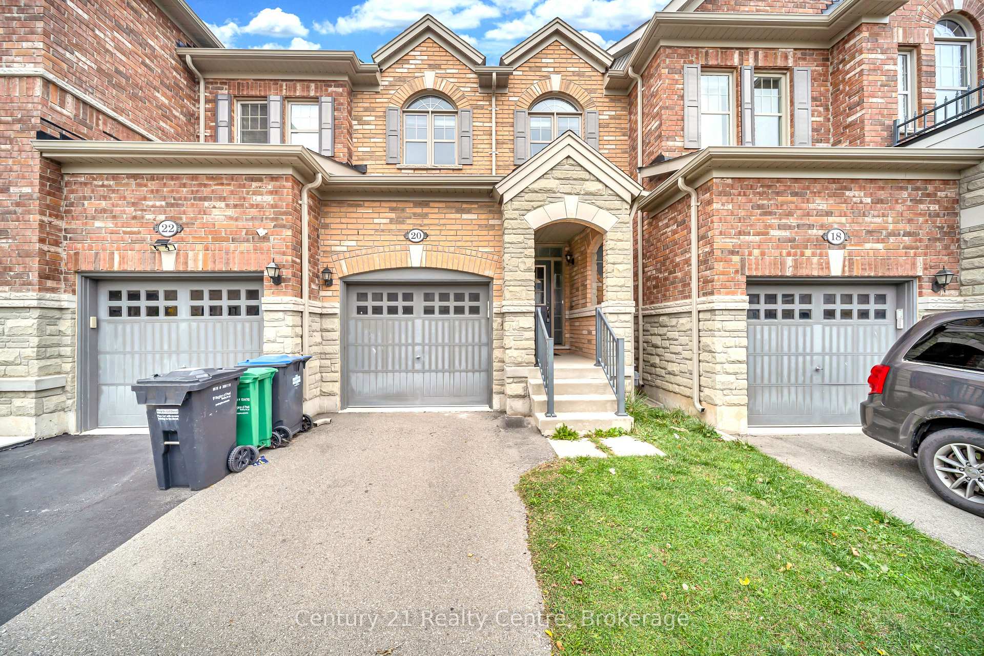 Photo 6 of 20 Hogan Manor Drive, Brampton, Northwest Brampton — HOMEH