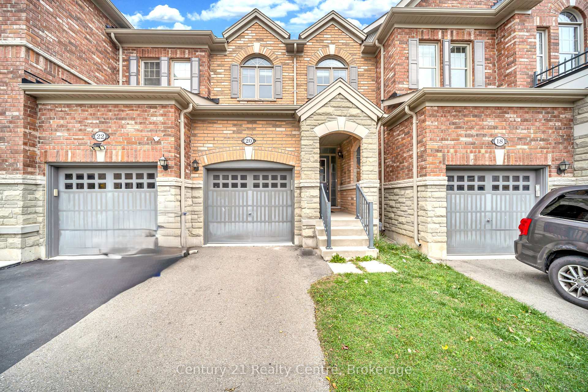 Photo 7 of 20 Hogan Manor Drive, Brampton, Northwest Brampton — HOMEH