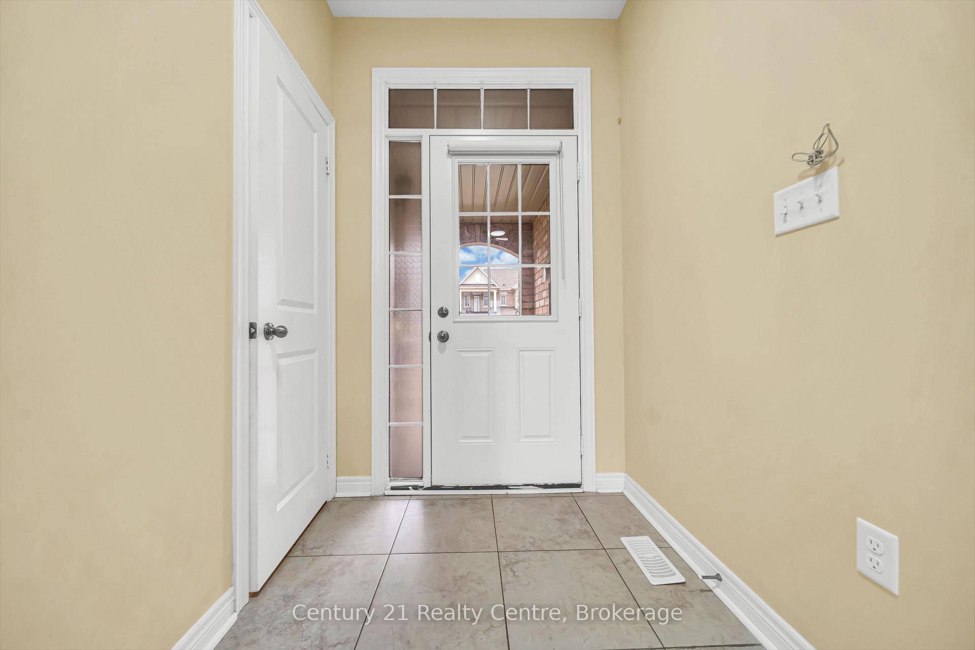 Photo 9 of 20 Hogan Manor Drive, Brampton, Northwest Brampton — HOMEH