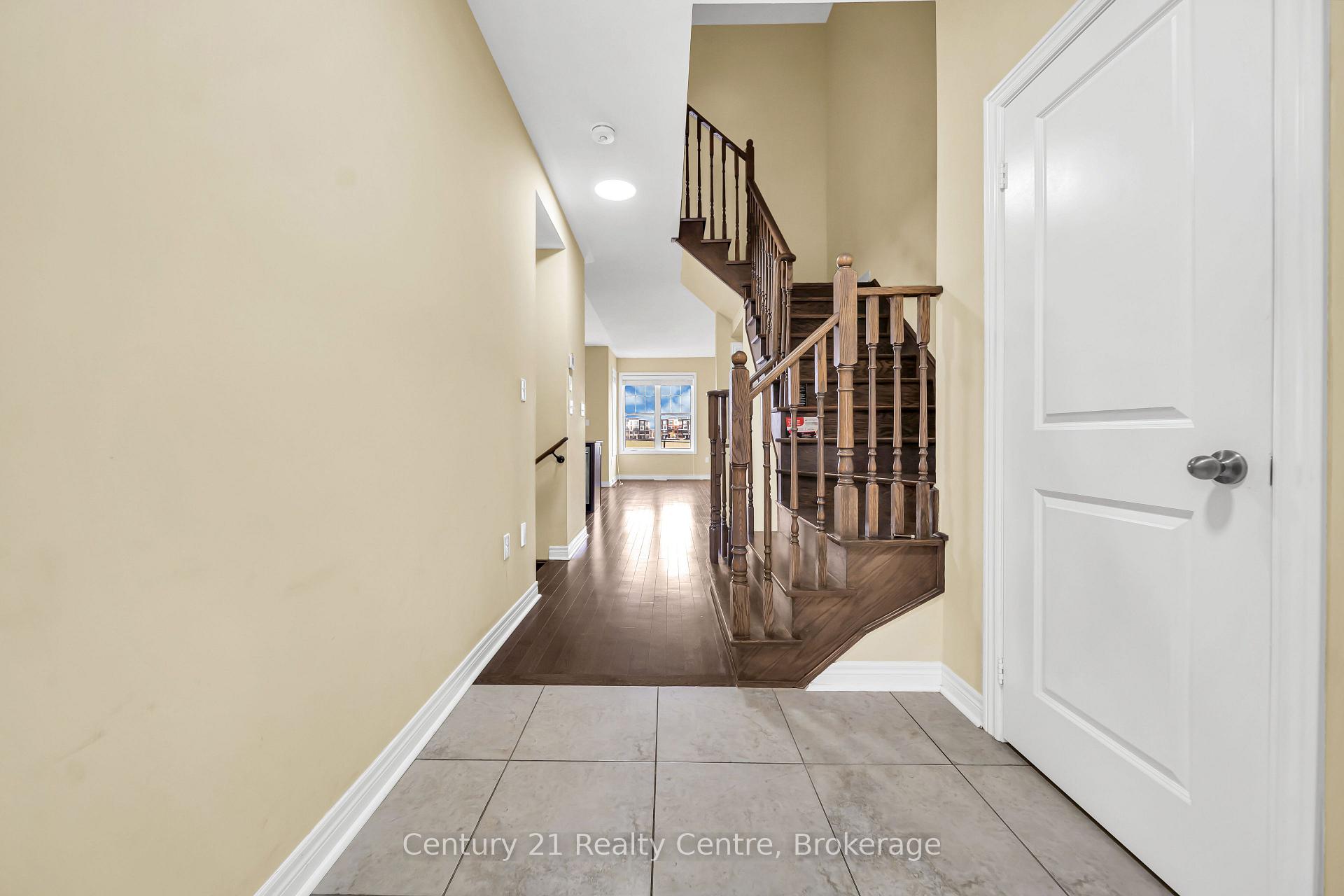 Photo 10 of 20 Hogan Manor Drive, Brampton, Northwest Brampton — HOMEH