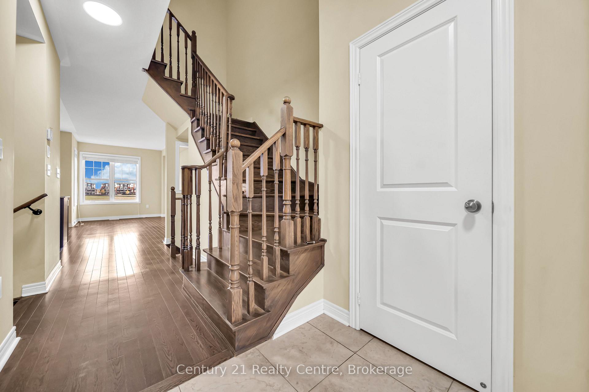 Photo 11 of 20 Hogan Manor Drive, Brampton, Northwest Brampton — HOMEH