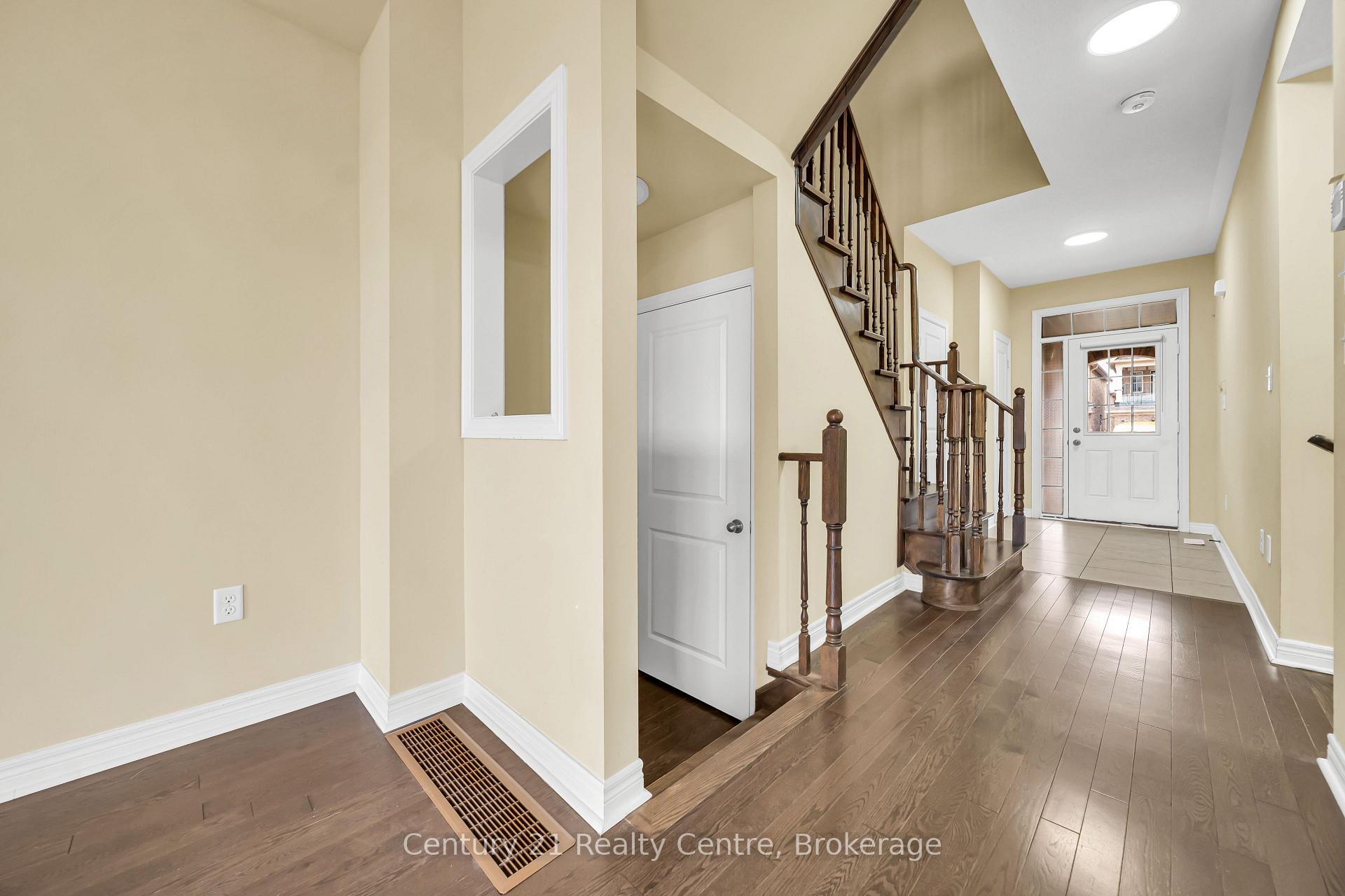 Photo 12 of 20 Hogan Manor Drive, Brampton, Northwest Brampton — HOMEH