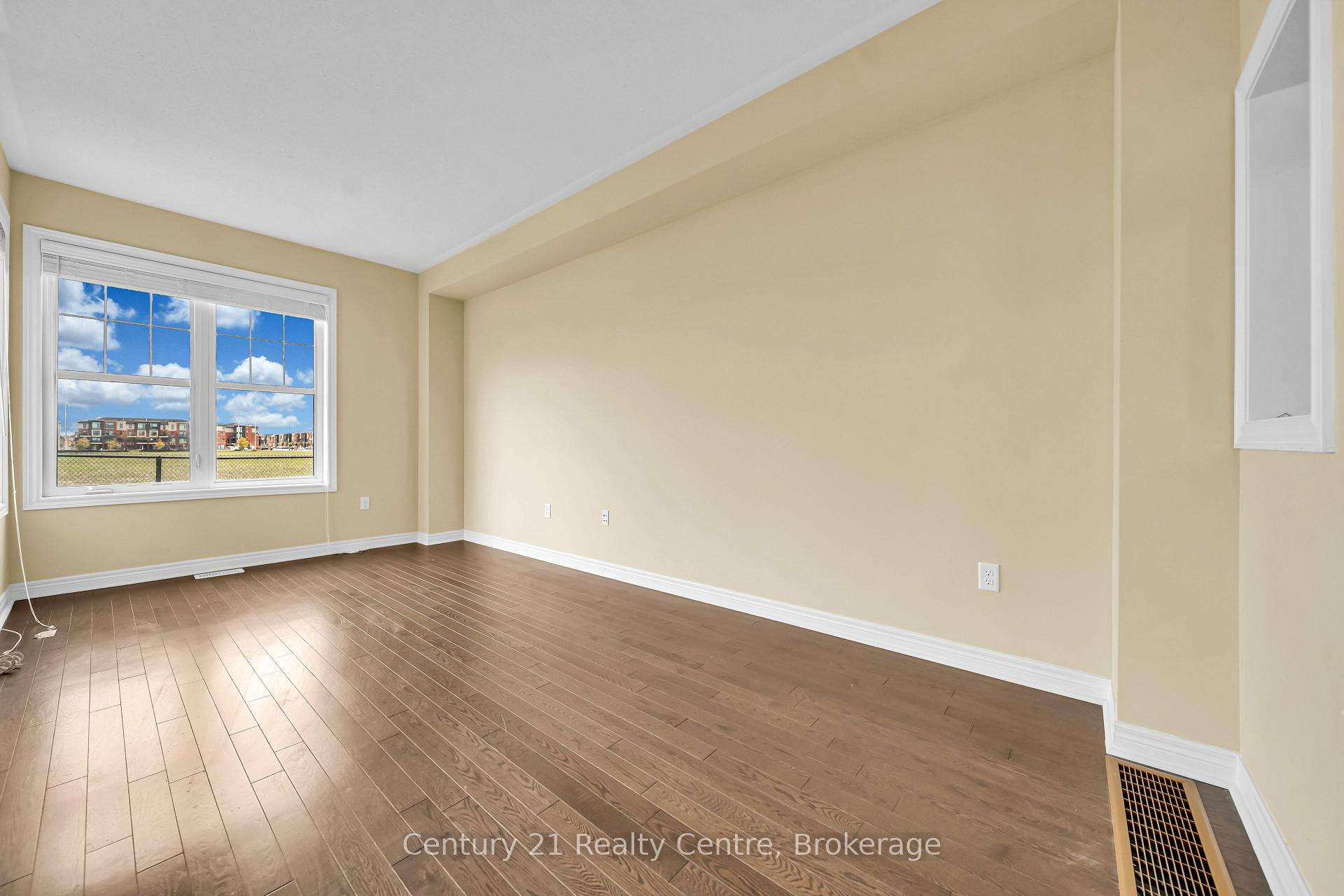 Photo 14 of 20 Hogan Manor Drive, Brampton, Northwest Brampton — HOMEH